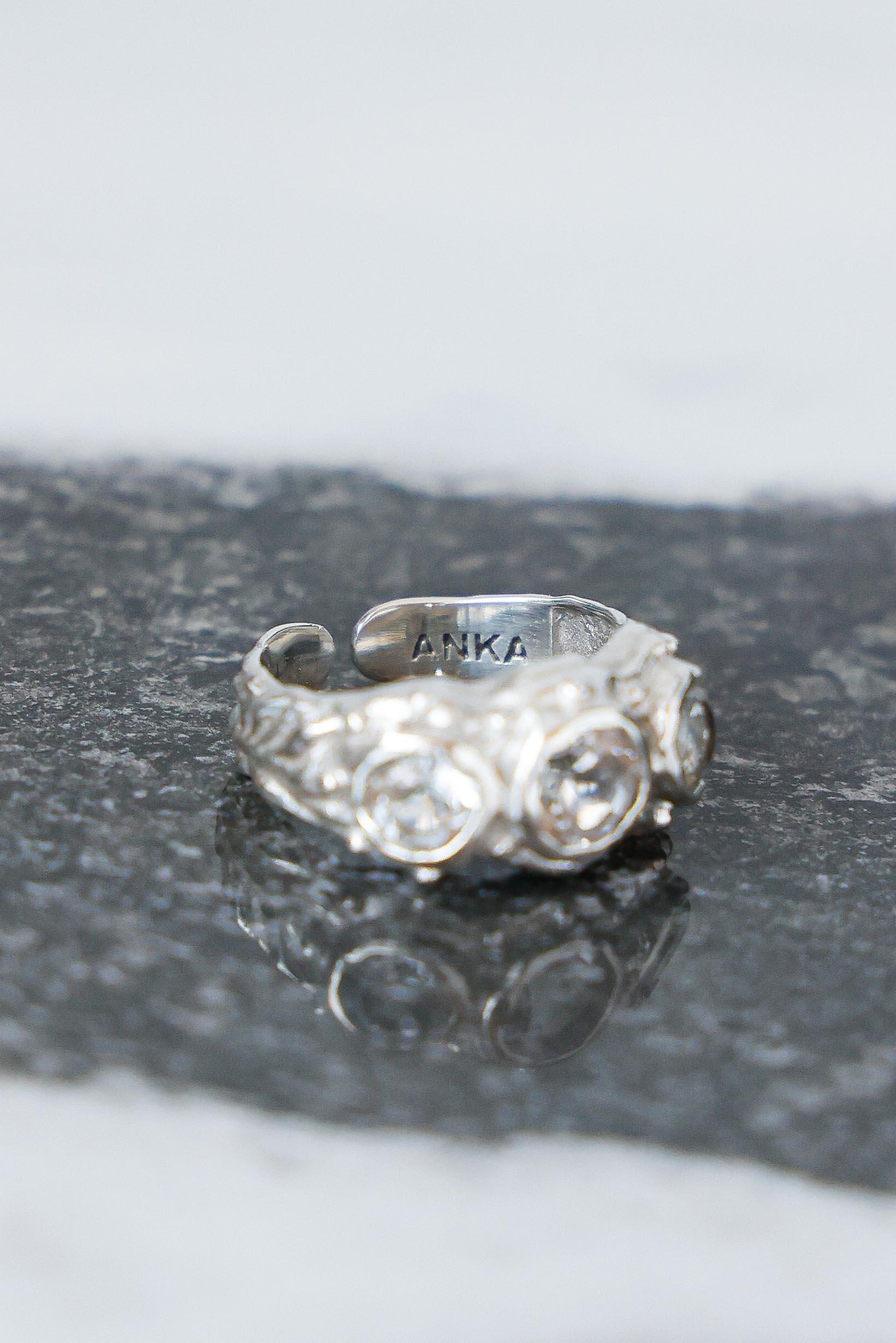 ANILLO SOLENE DE PLATA Y TOPACIOS BLANCOS