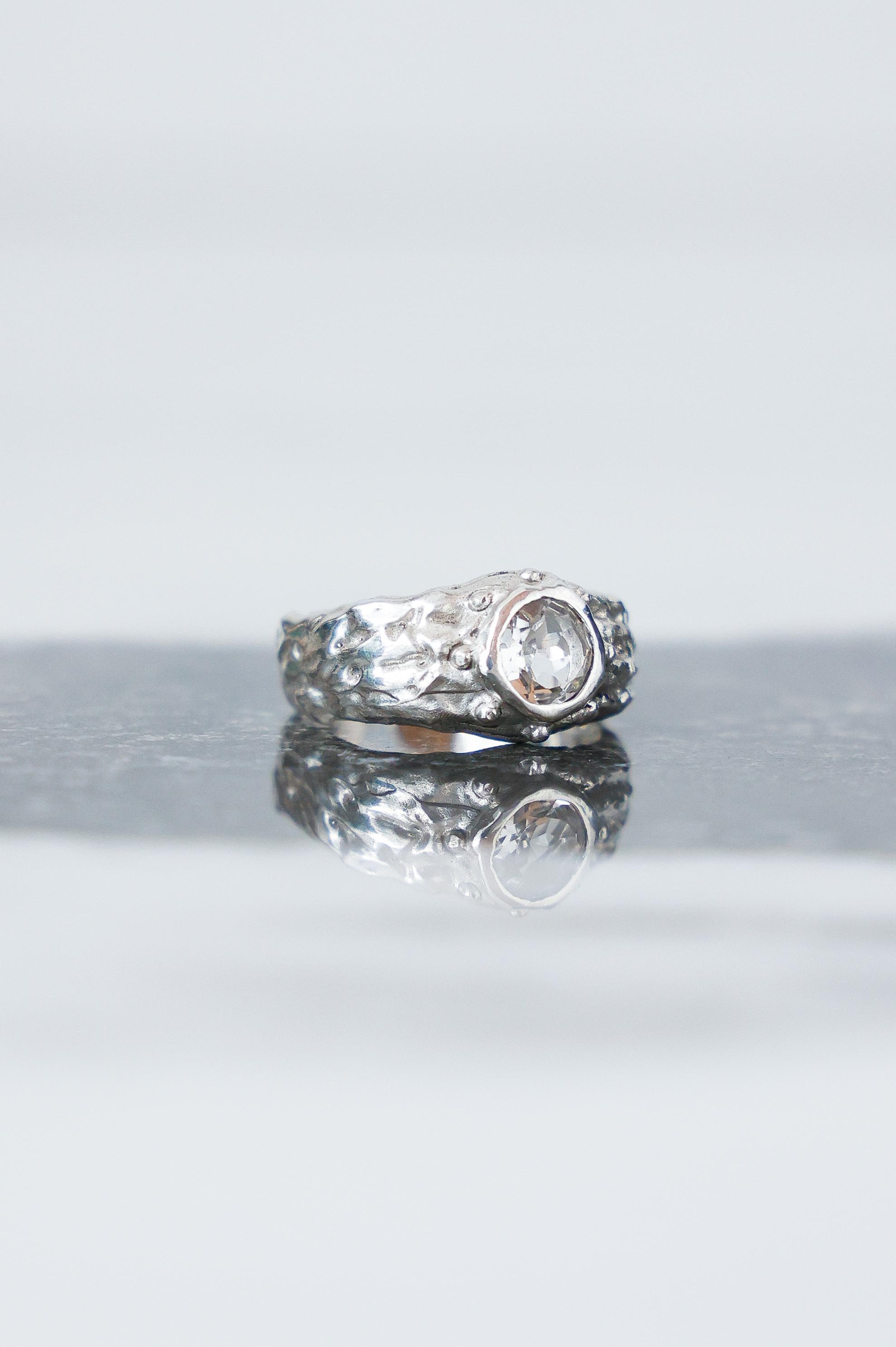 ANILLO SELES DE PLATA Y TOPACIO BLANCO