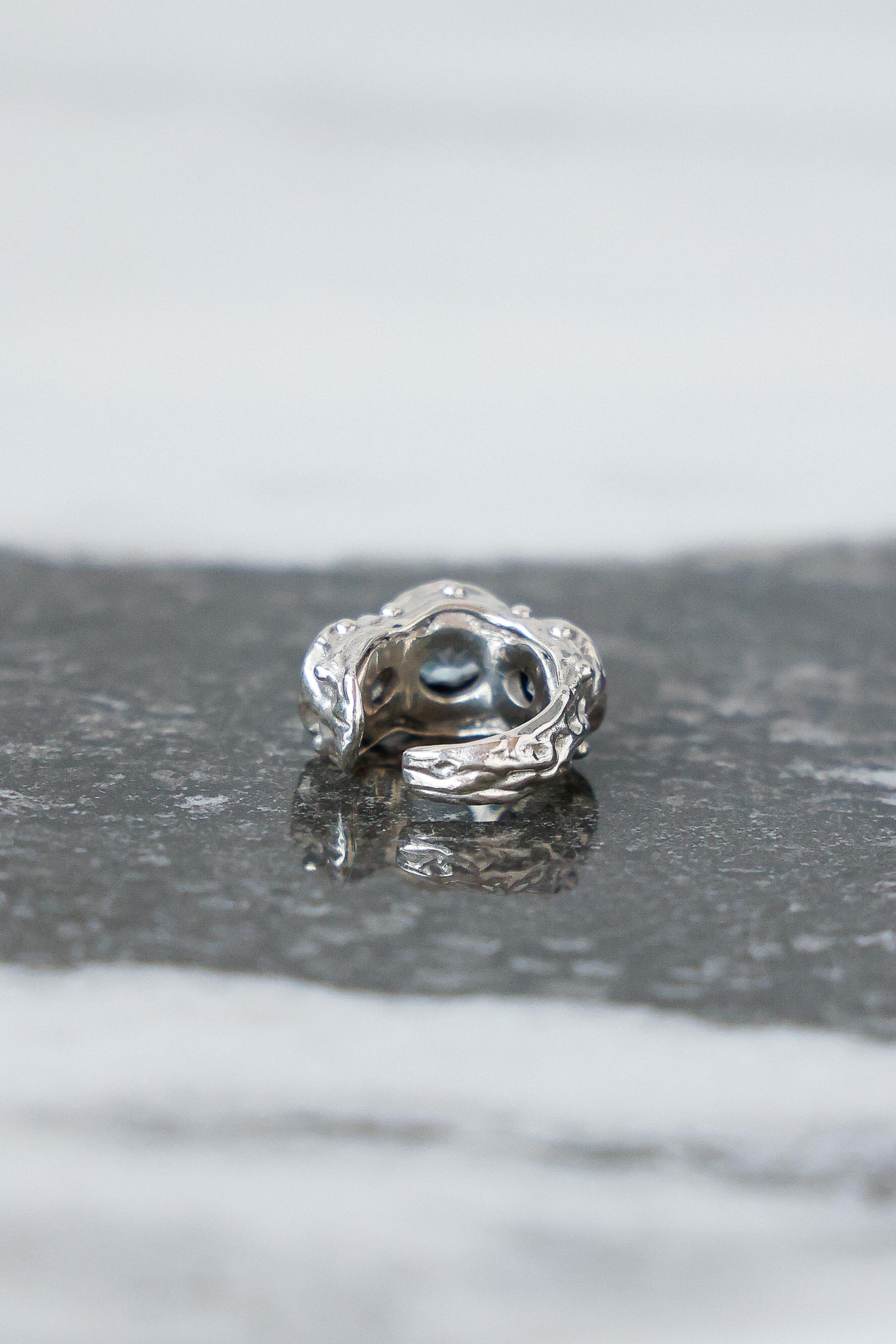 ARO EARCUFF SOLENE DE PLATA Y TOPACIO CELESTE