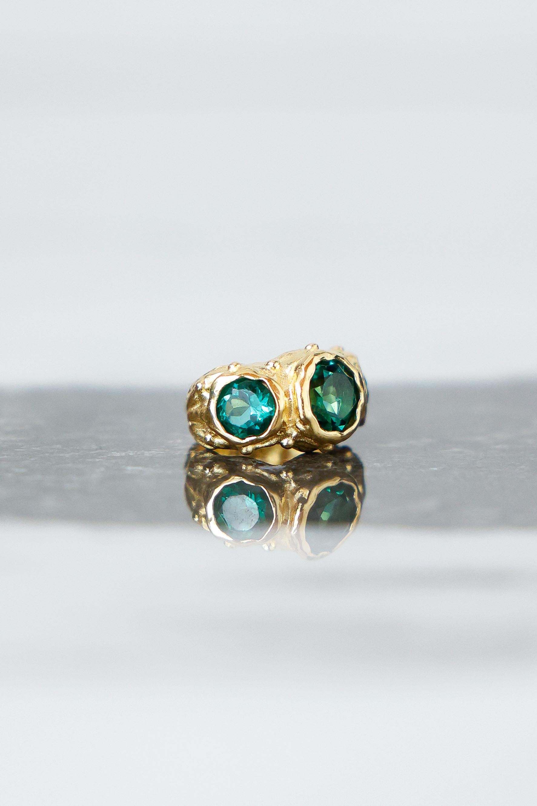 ARO EARCUFF SOLENE ORO Y CUARZO VERDE