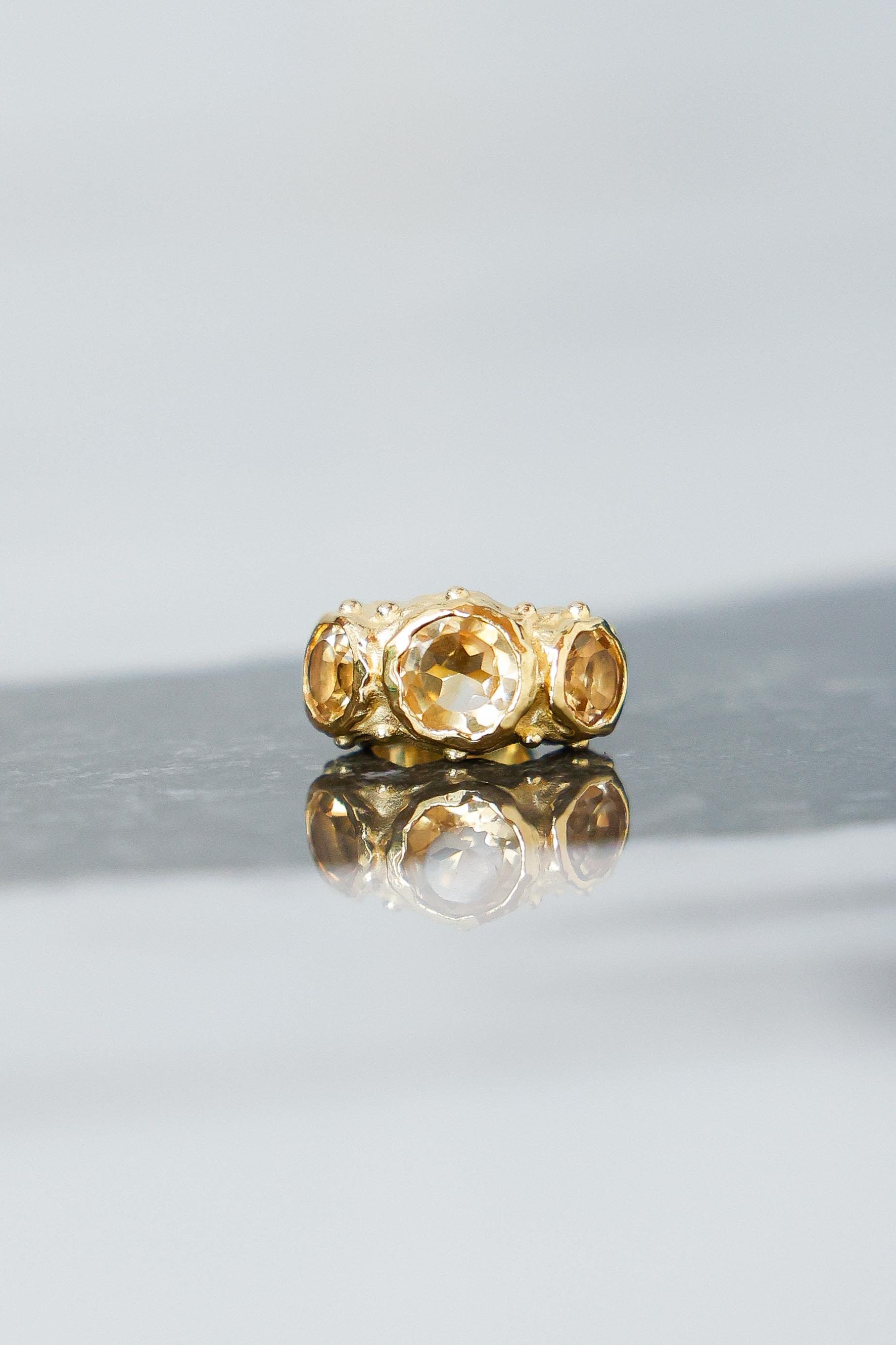 ARO EARCUFF SOLENE ORO Y CITRINO