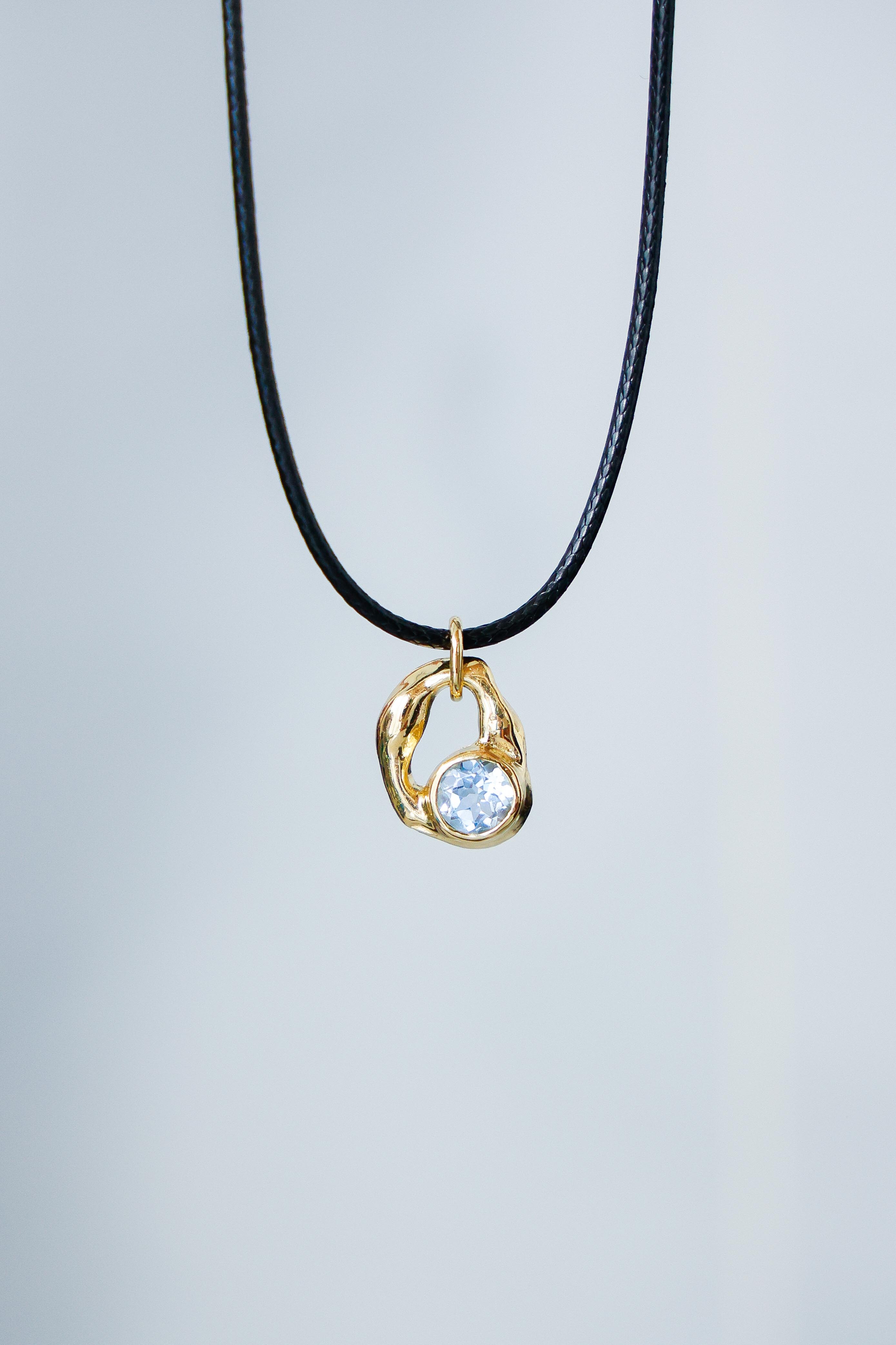 COLLAR SELES ORO Y TOPACIO CELESTE