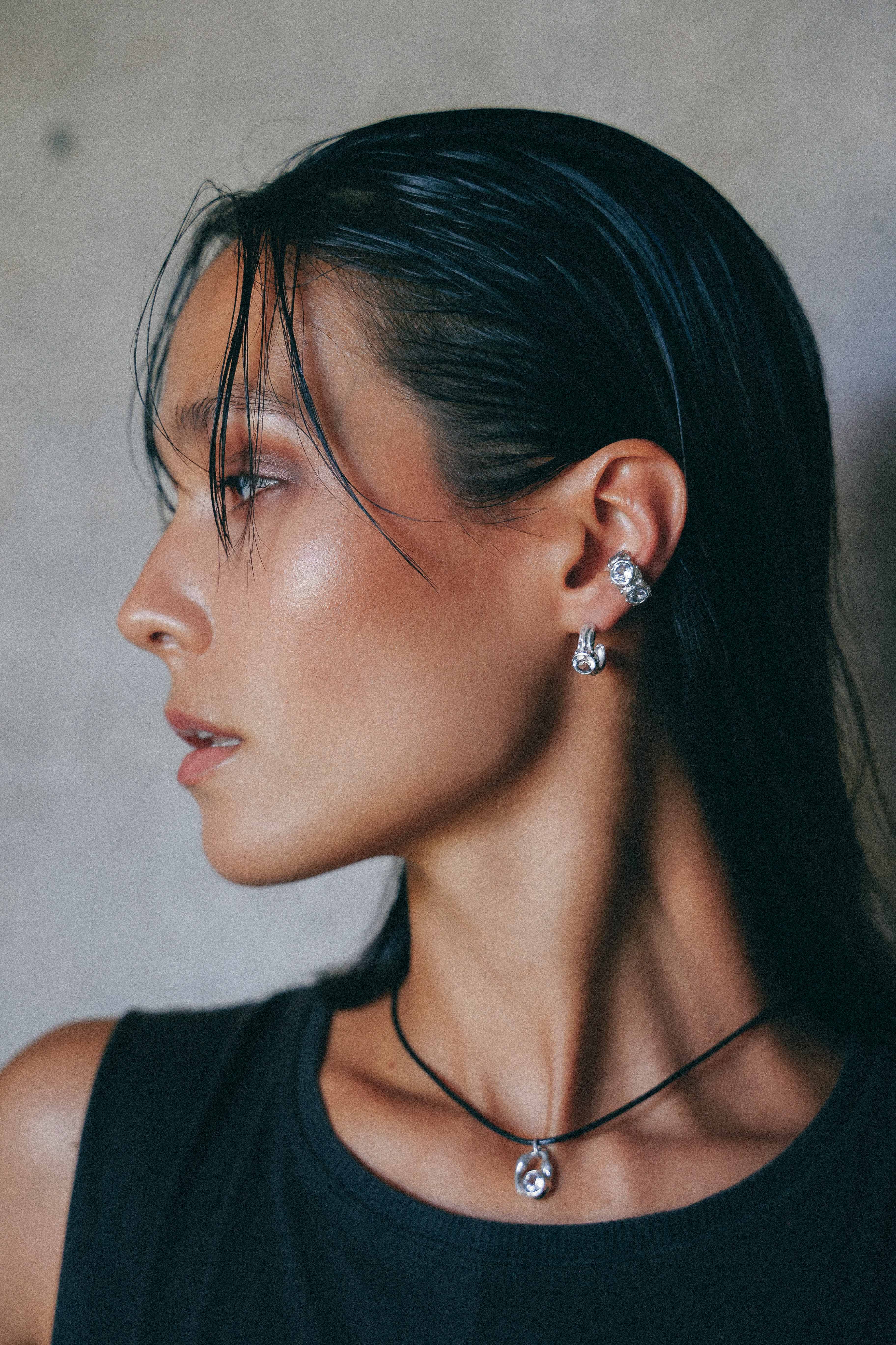 ARO EARCUFF SOLENE DE PLATA Y TOPACIO BLANCO