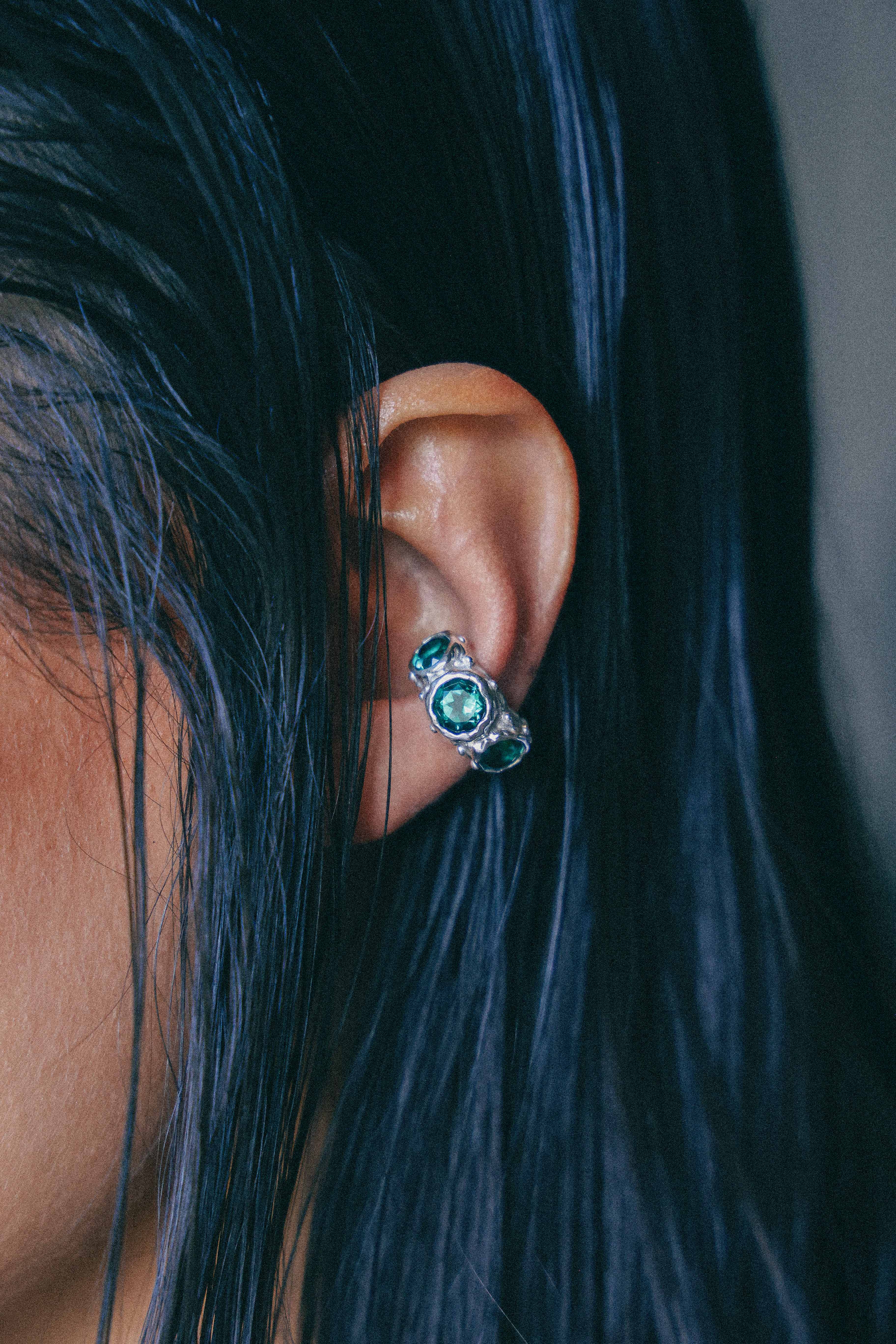 ARO EARCUFF SOLENE DE PLATA Y CUARZO VERDE