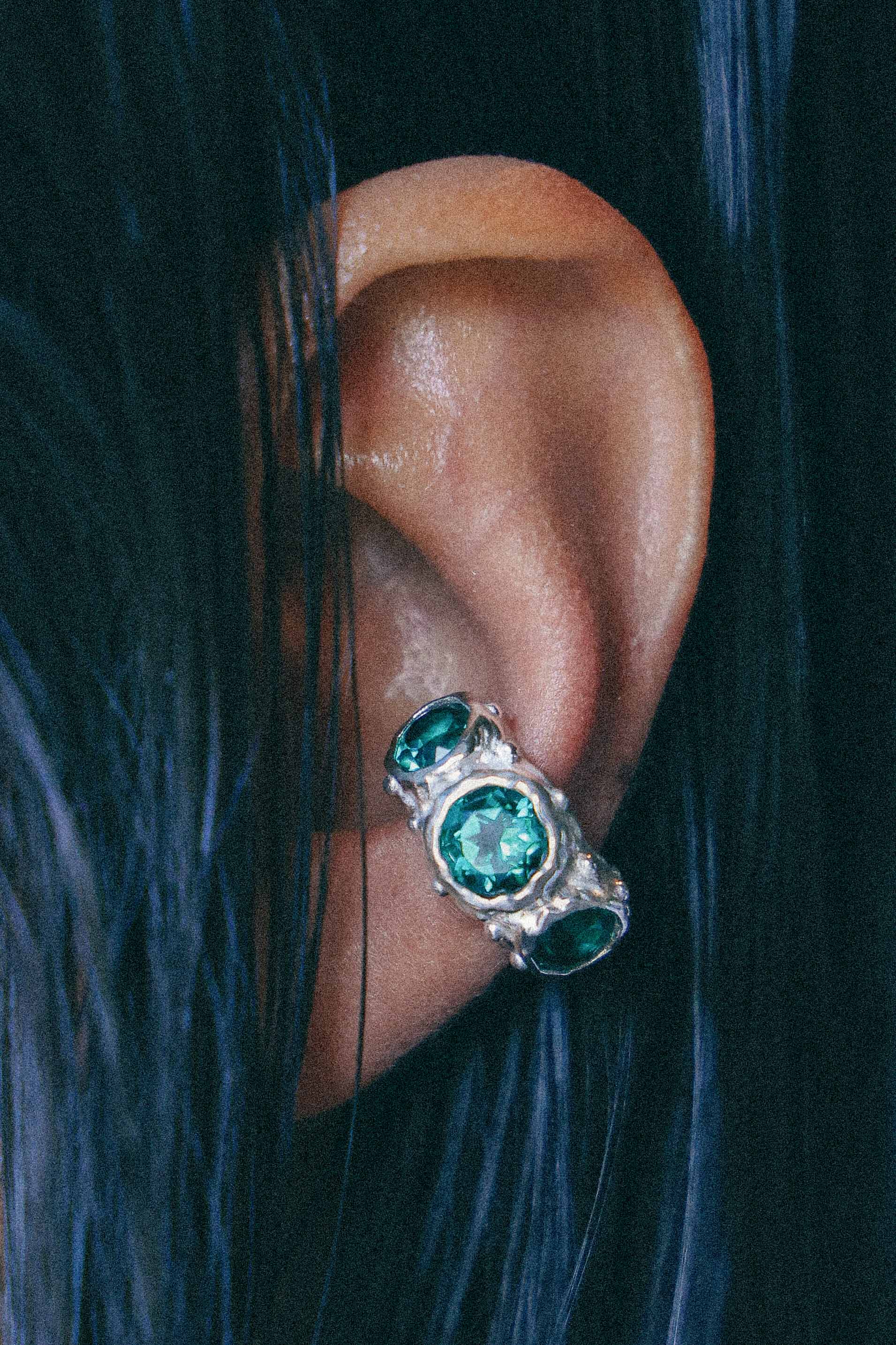 ARO EARCUFF SOLENE DE PLATA Y CUARZO VERDE