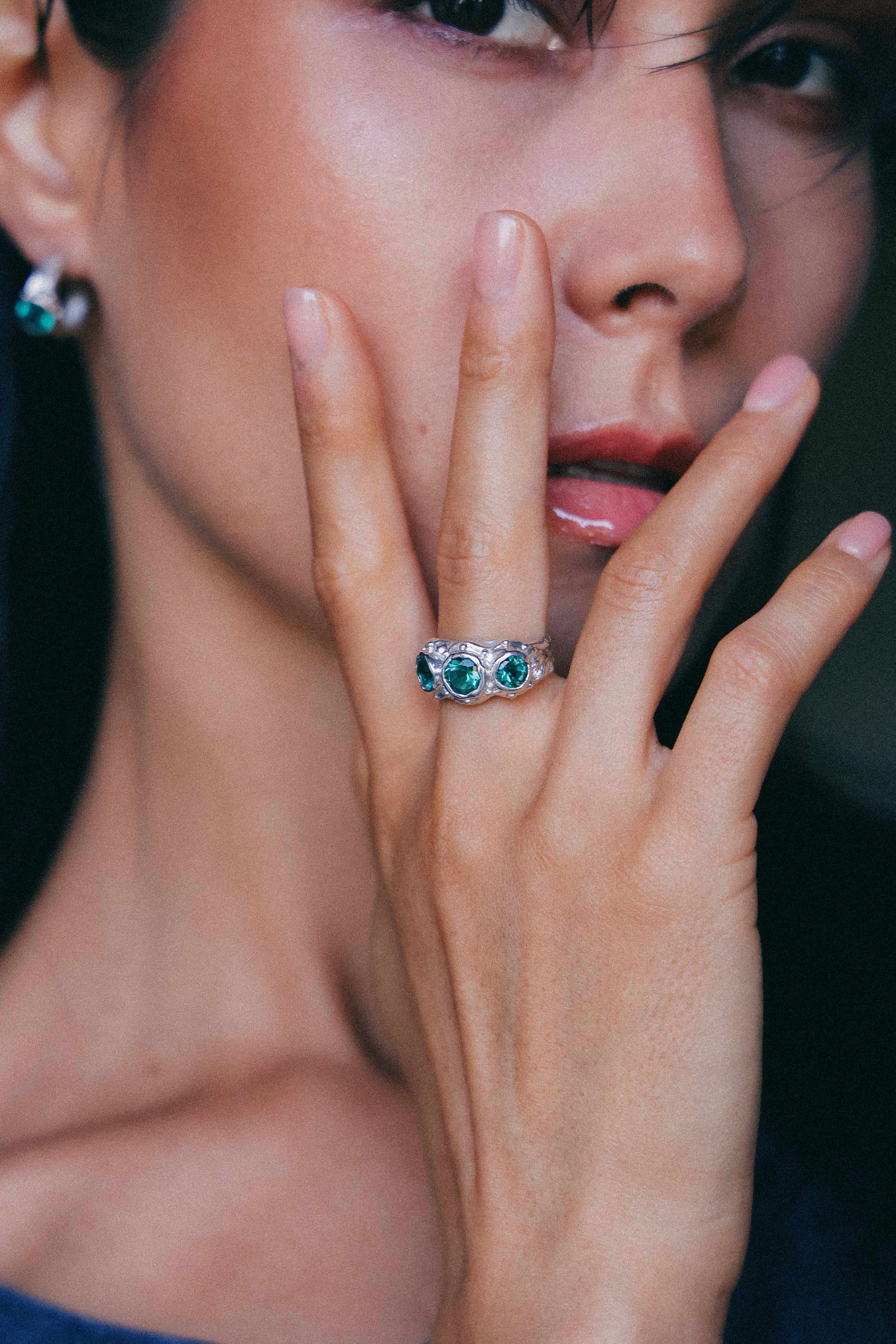 ANILLO SOLENE DE PLATA Y CUARZOS VERDES