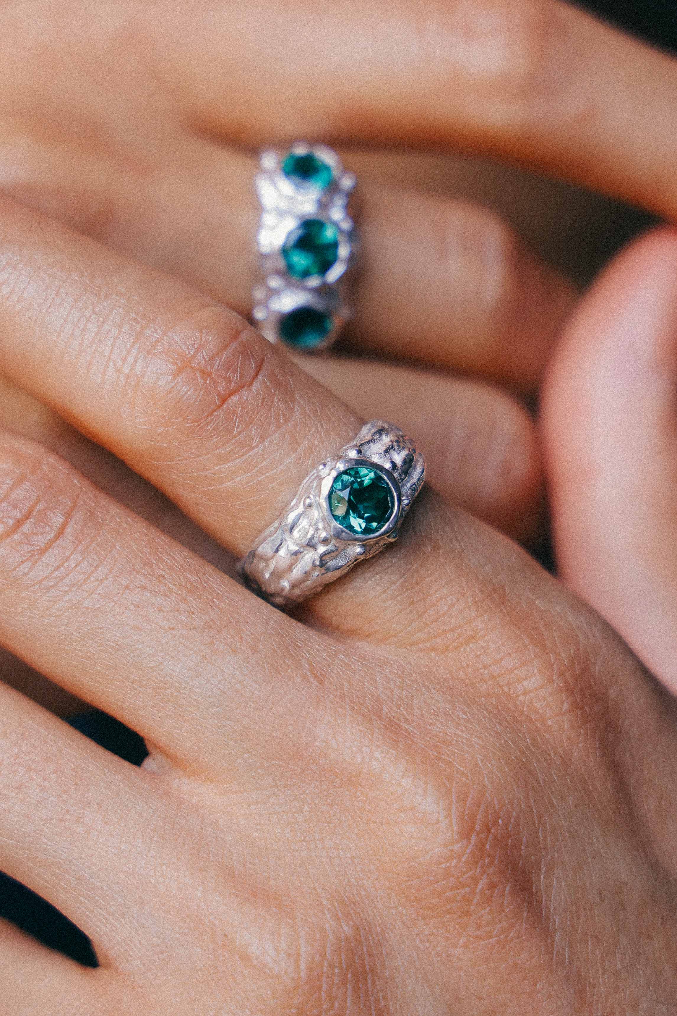 ANILLO SELES DE PLATA Y CUARZO VERDE