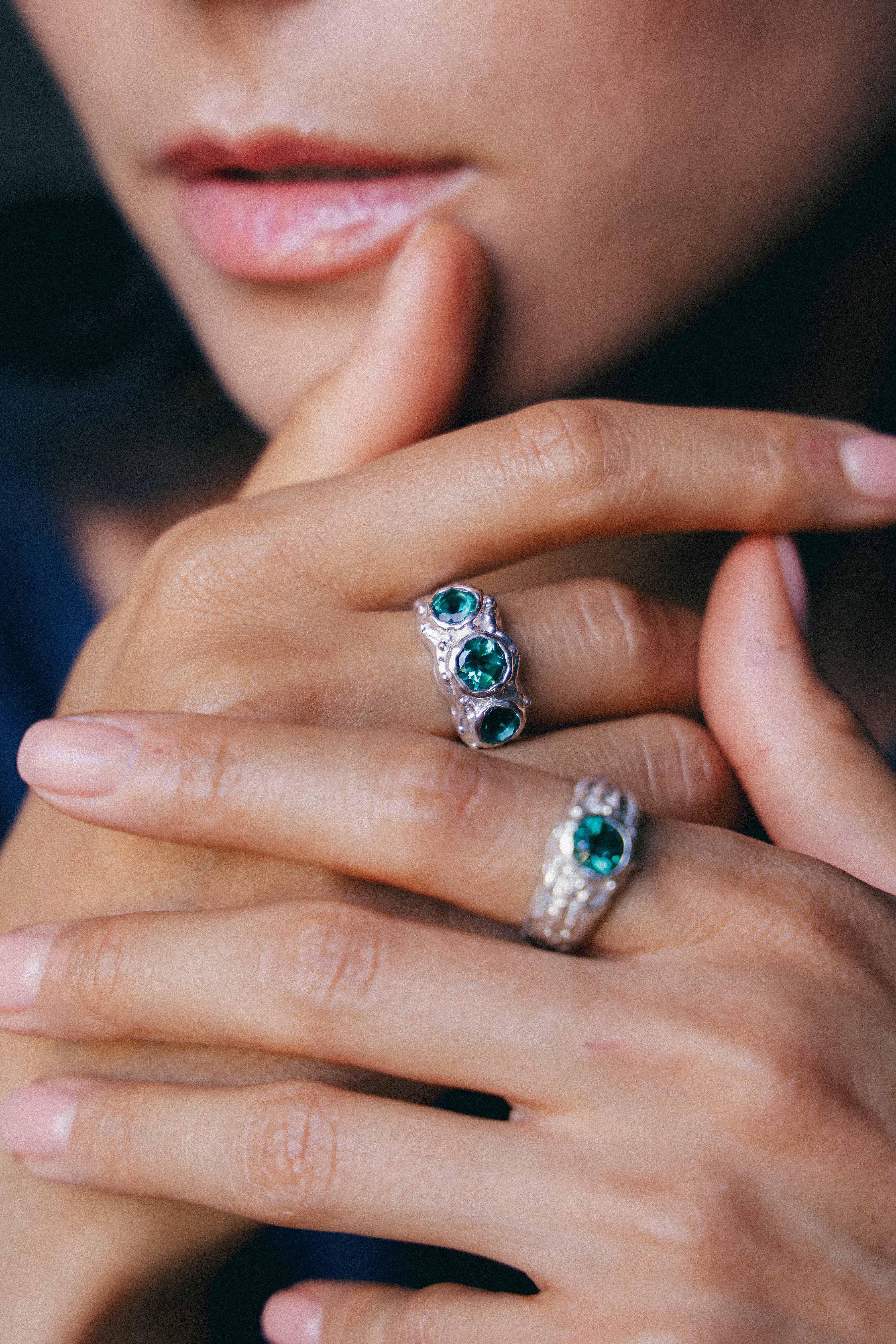 ANILLO SOLENE DE PLATA Y CUARZOS VERDES