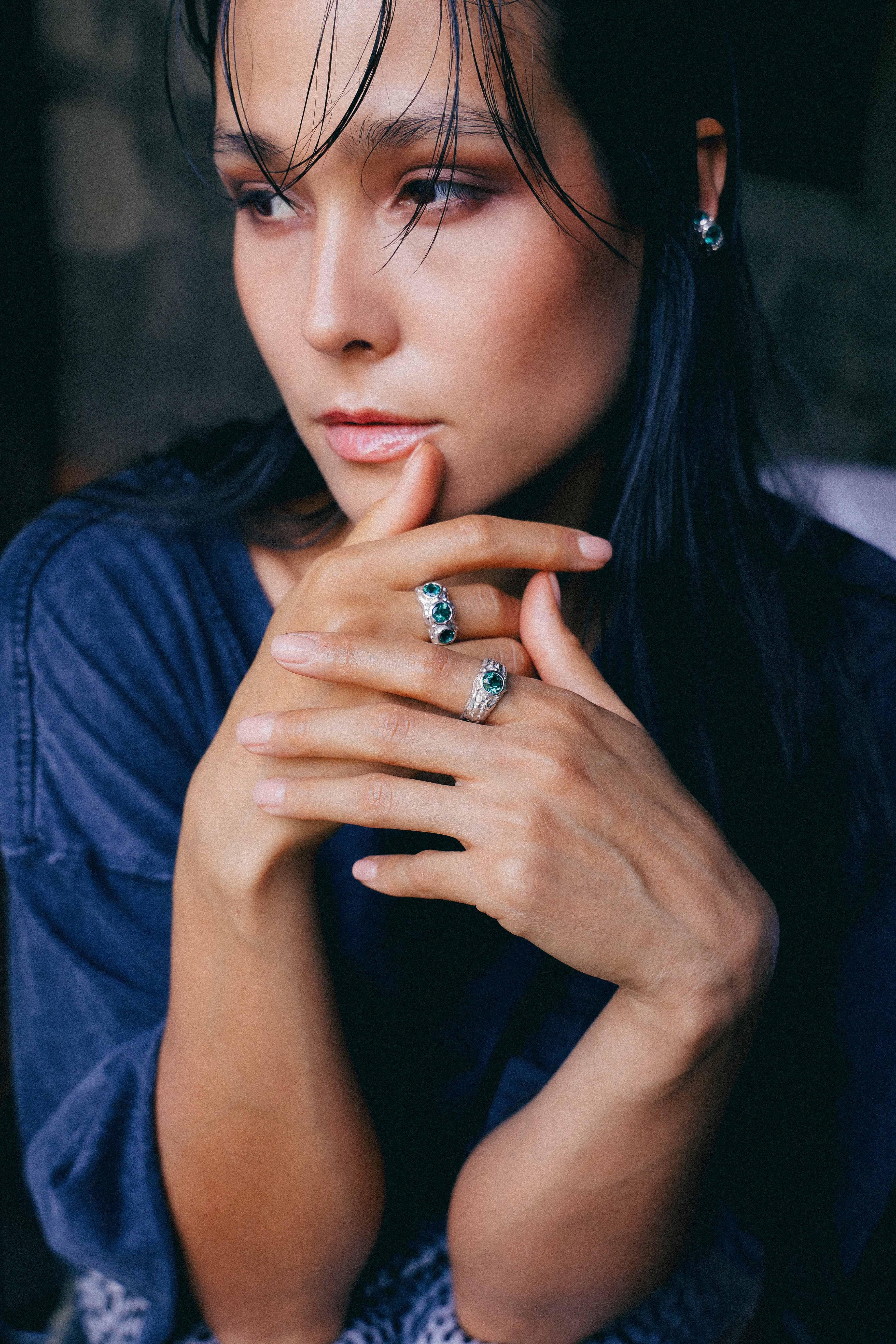 ANILLO SOLENE DE PLATA Y CUARZOS VERDES