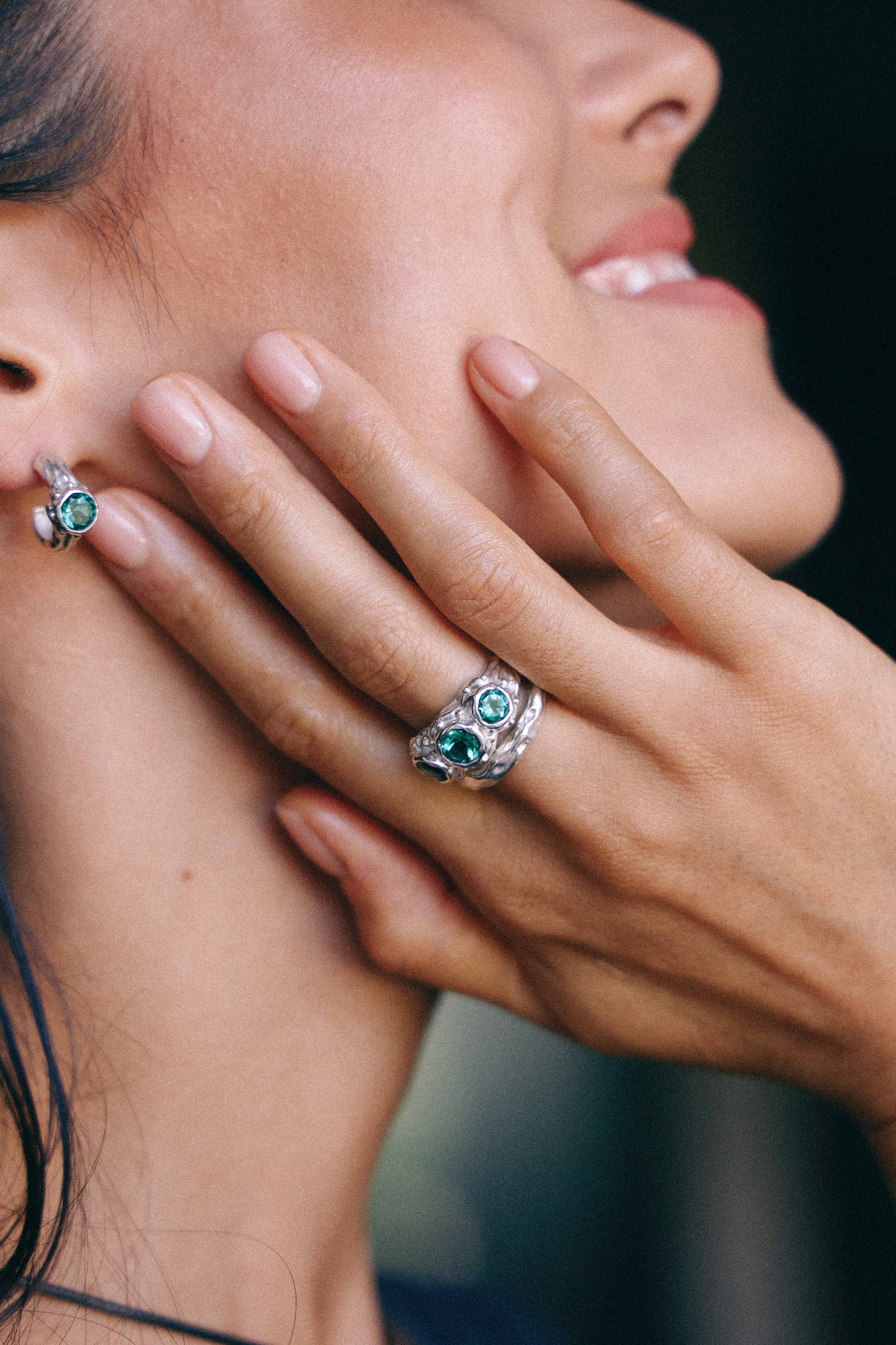 ANILLO SOLENE DE PLATA Y CUARZOS VERDES