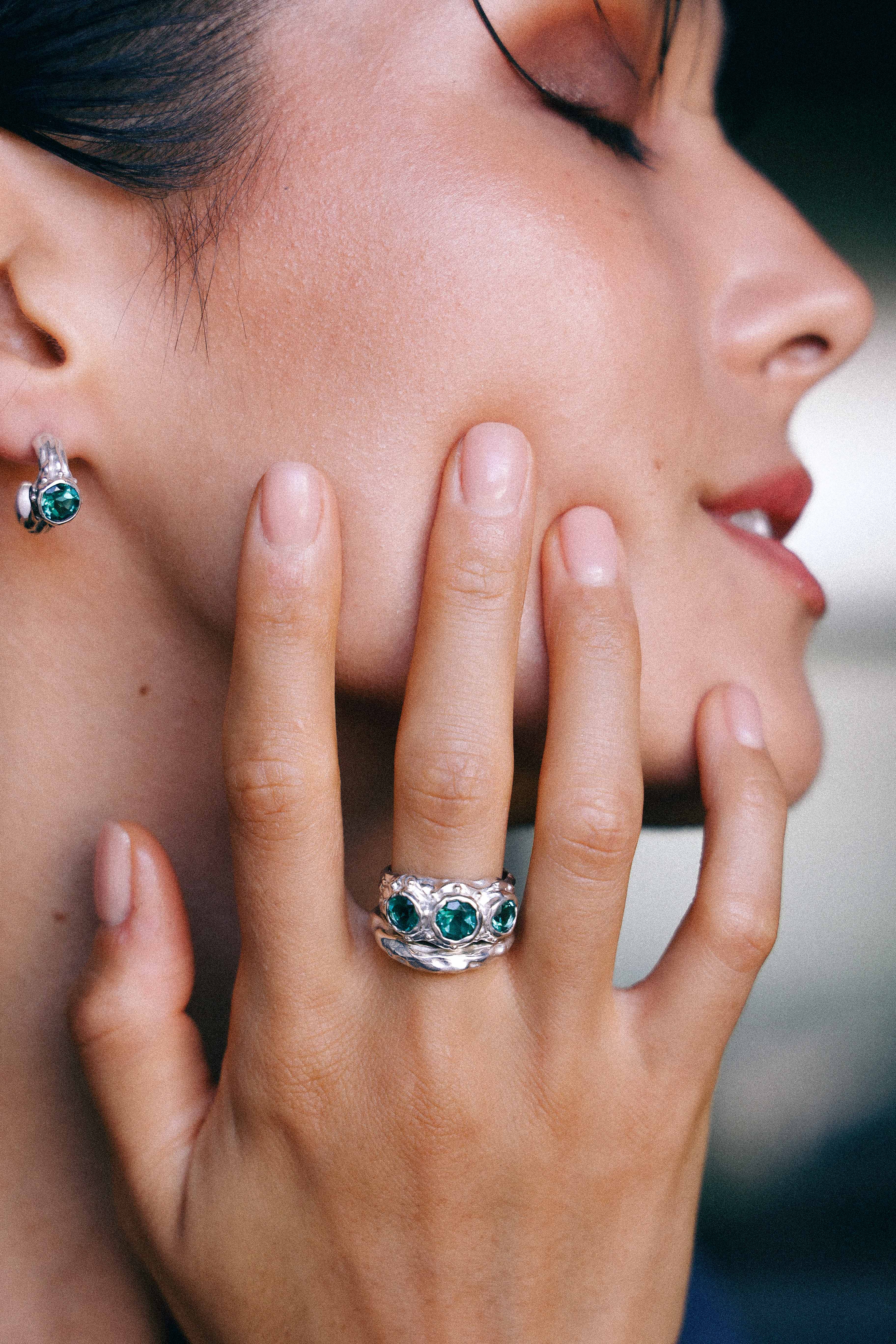 ANILLO SOLENE DE PLATA Y CUARZOS VERDES