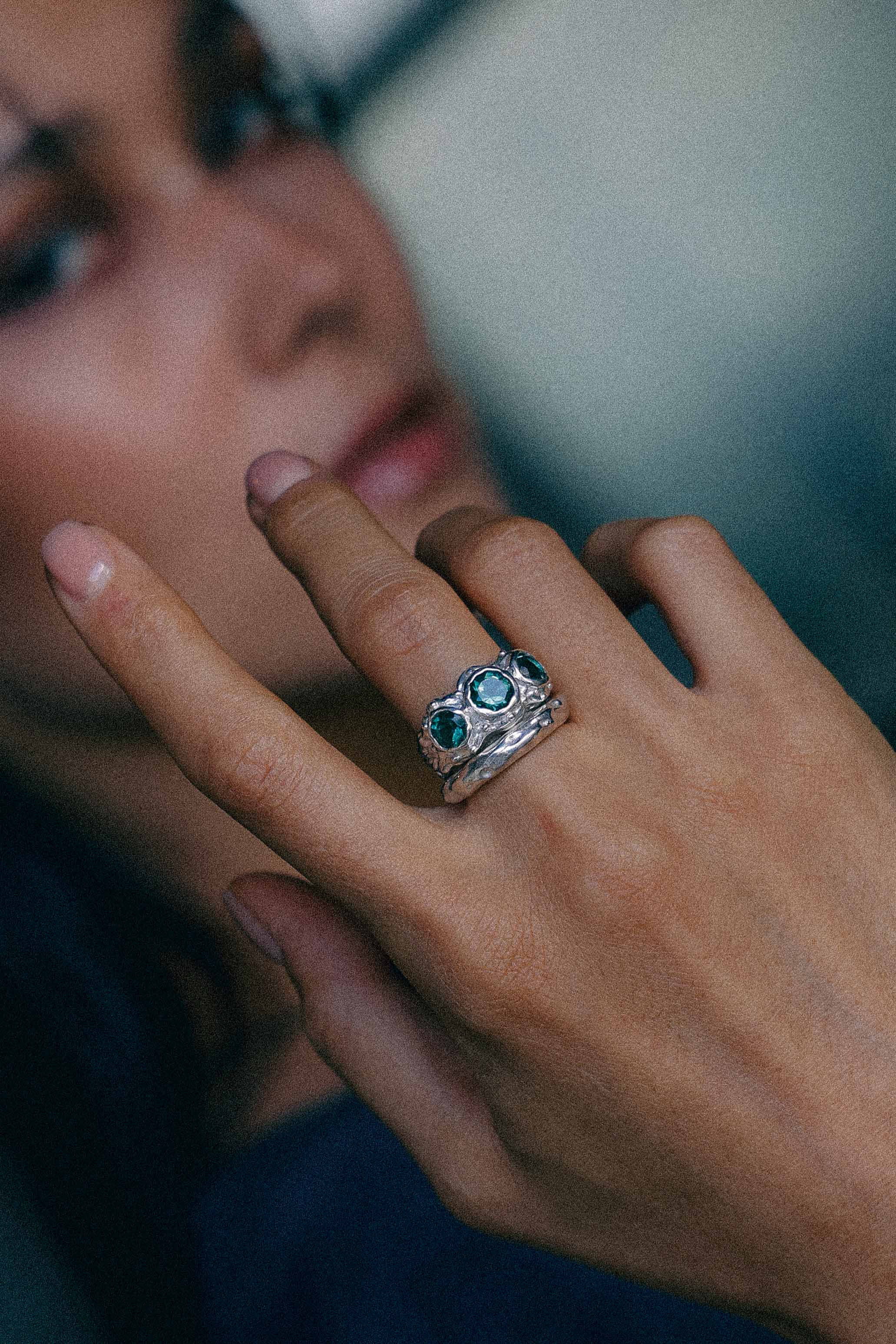 ANILLO SOLENE DE PLATA Y CUARZOS VERDES