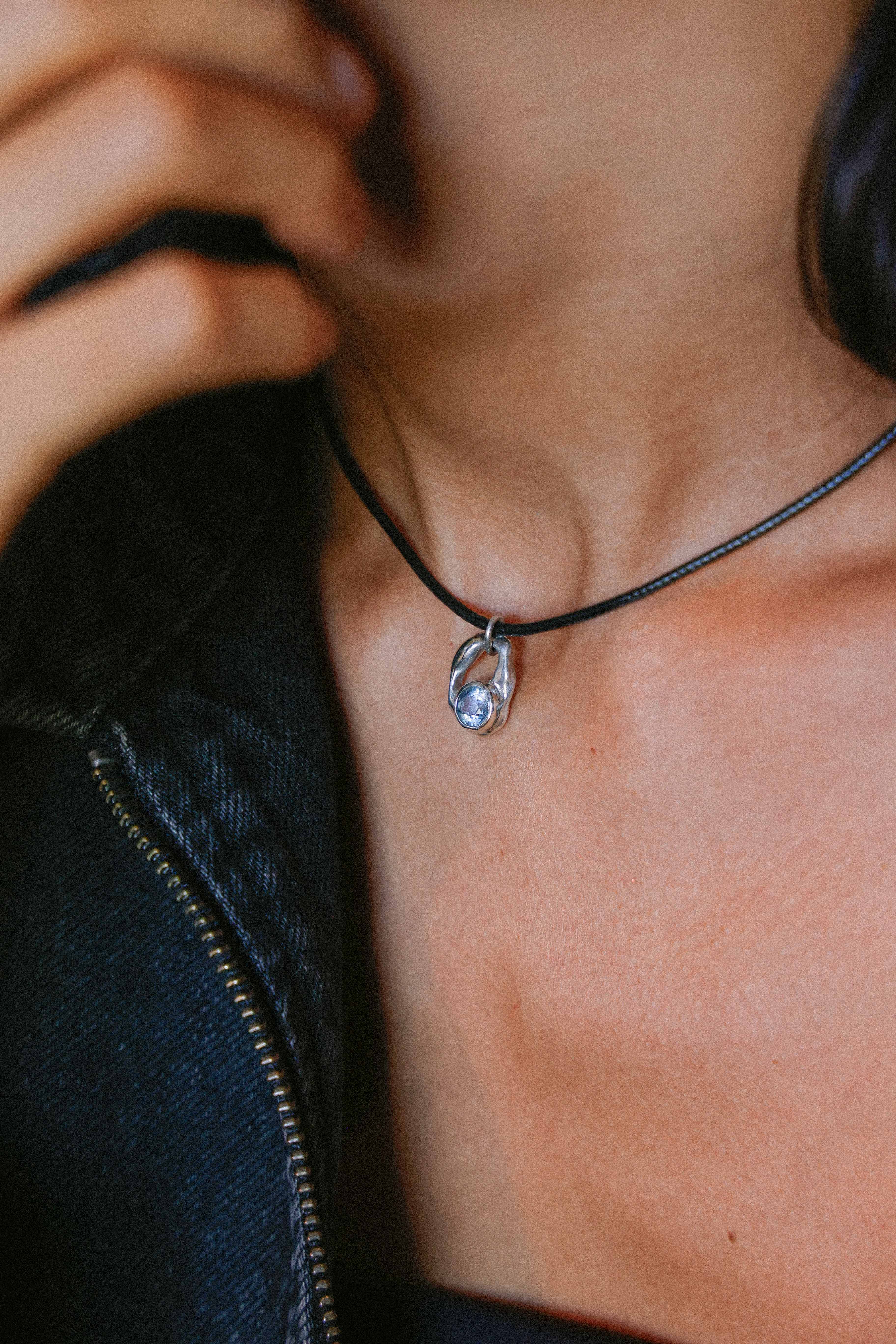 COLLAR SELES DE PLATA Y TOPACIO CELESTE