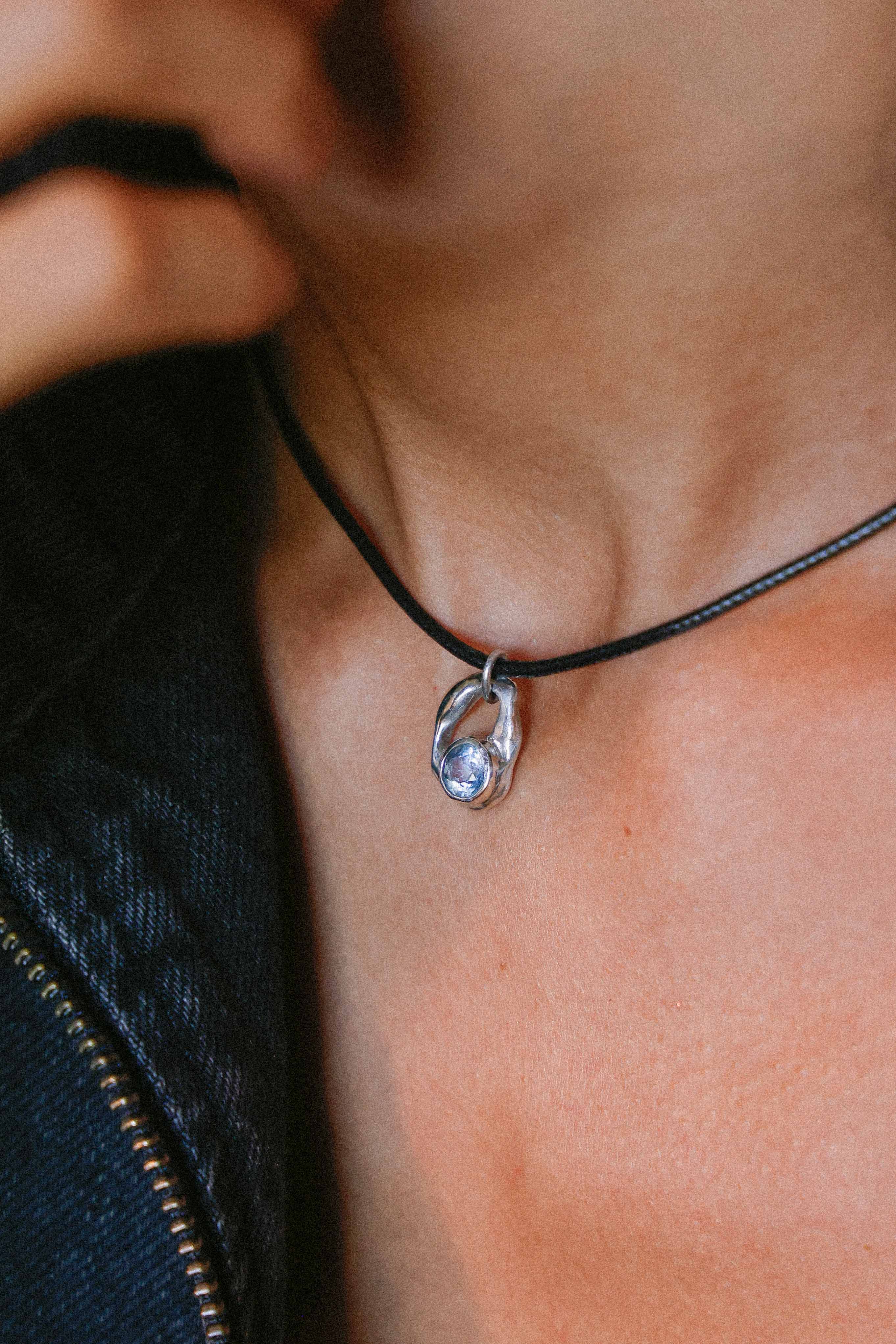 COLLAR SELES DE PLATA Y TOPACIO CELESTE