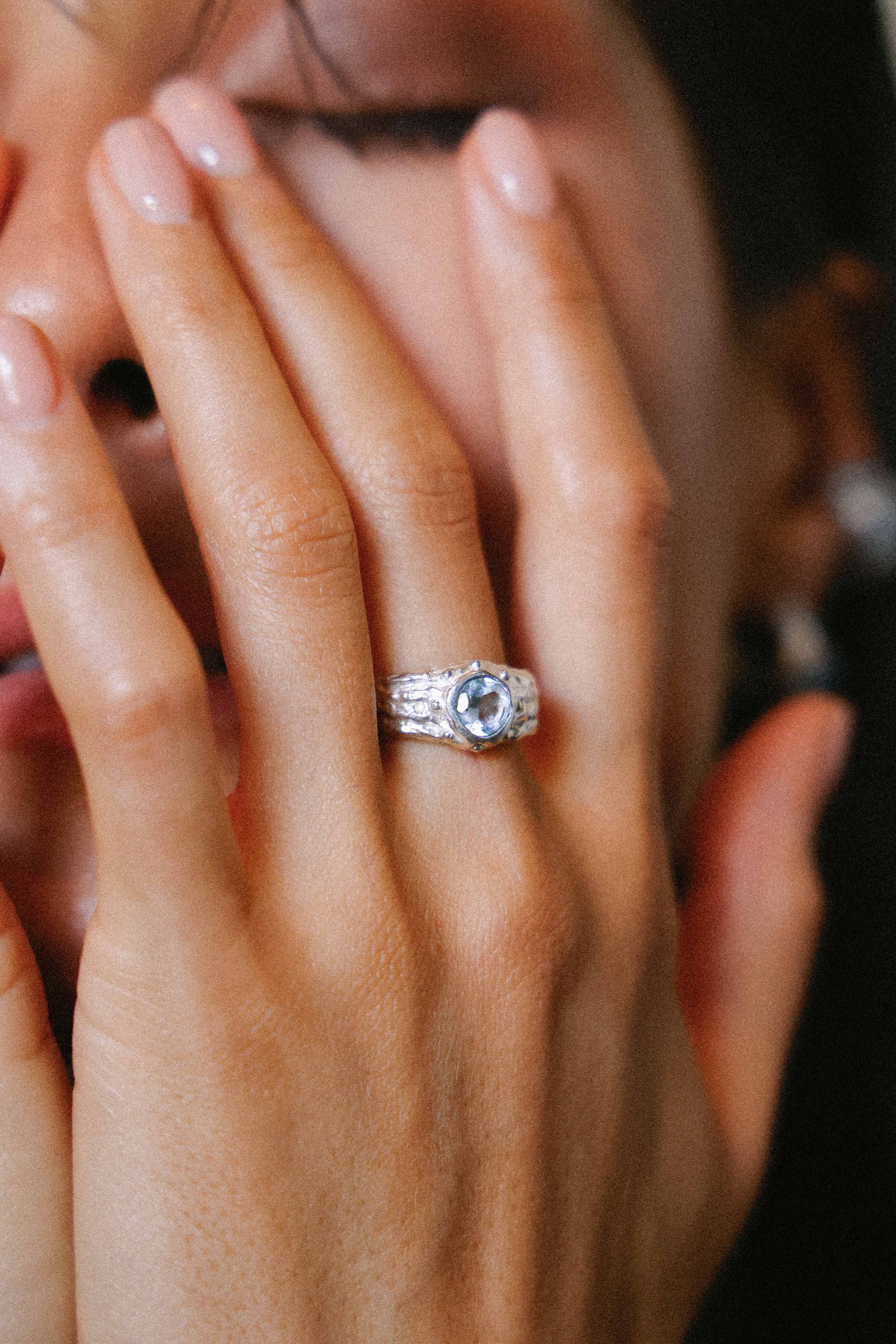ANILLO SELES DE PLATA Y TOPACIO CELESTE