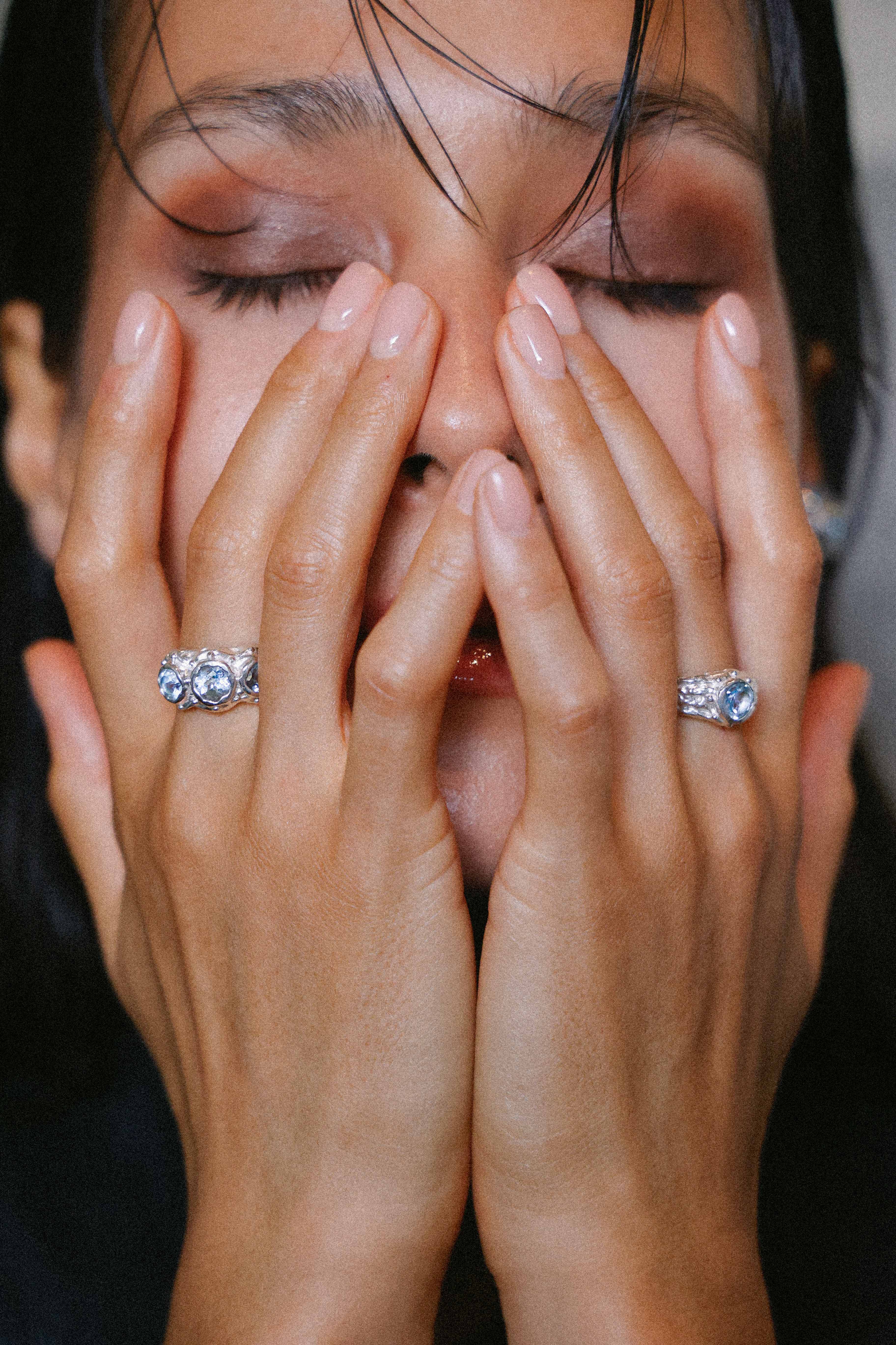 ANILLO SOLENE DE PLATA Y TOPACIOS CELESTES
