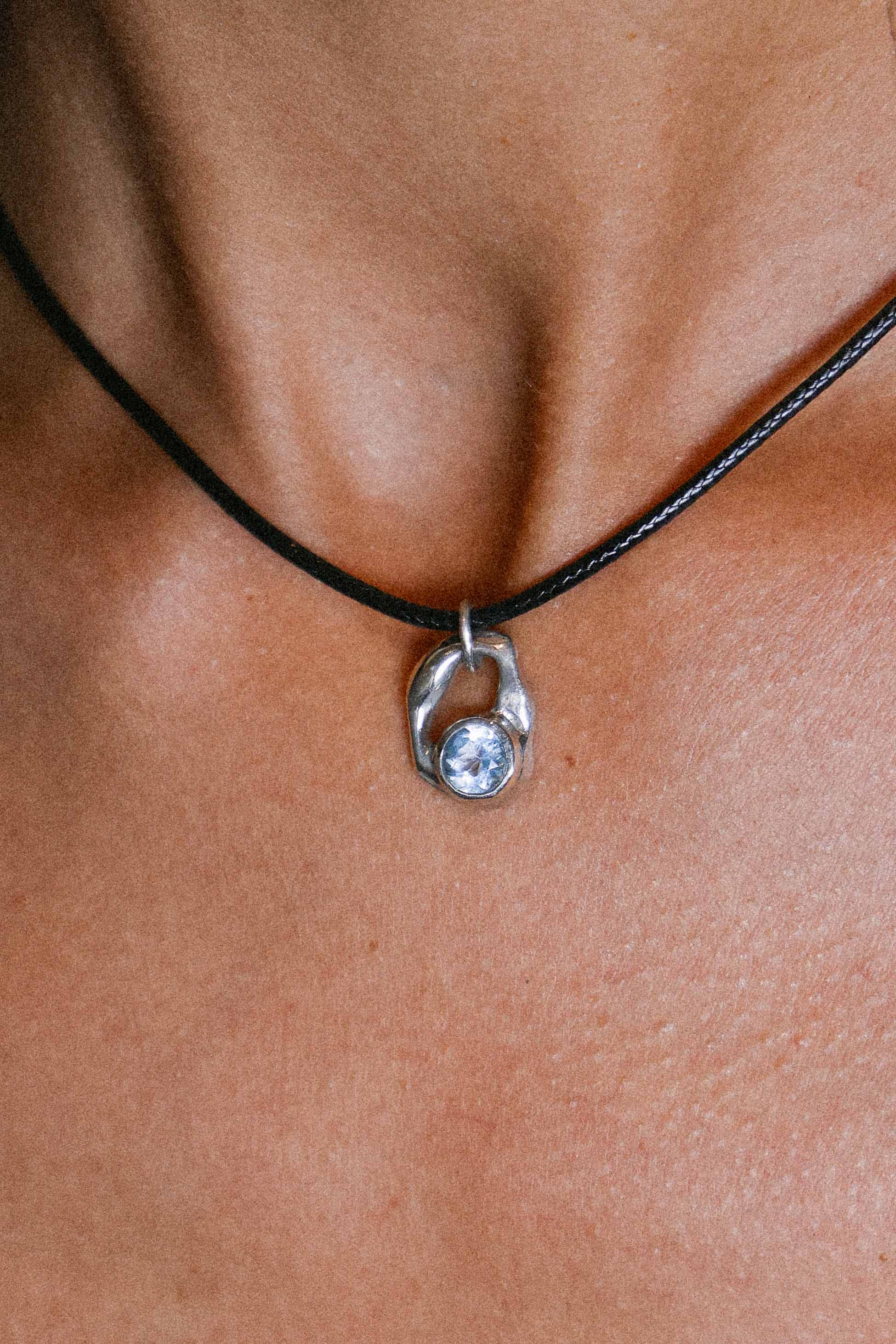 COLLAR SELES DE PLATA Y TOPACIO CELESTE