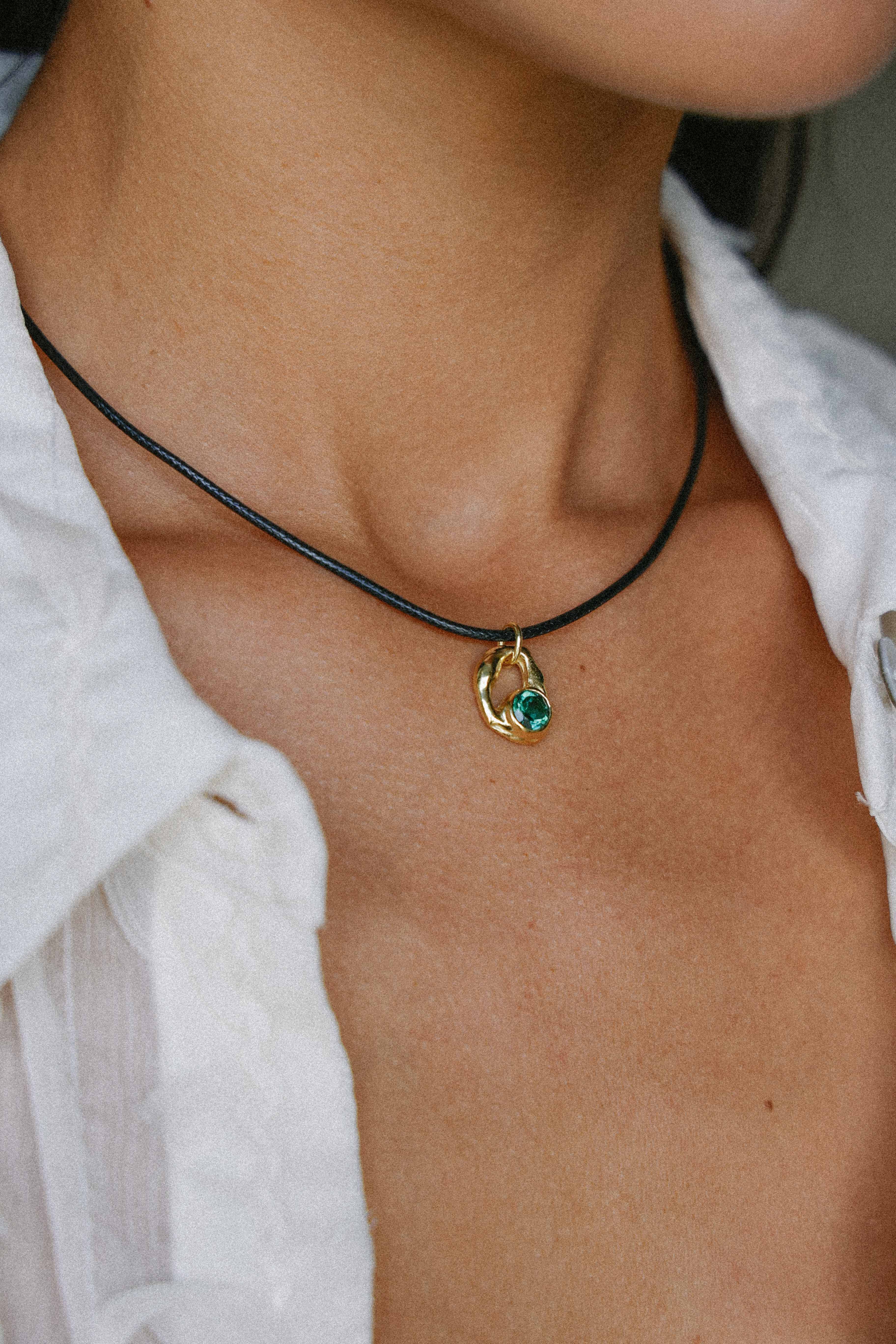 COLLAR SELES DE ORO Y CUARZO VERDE