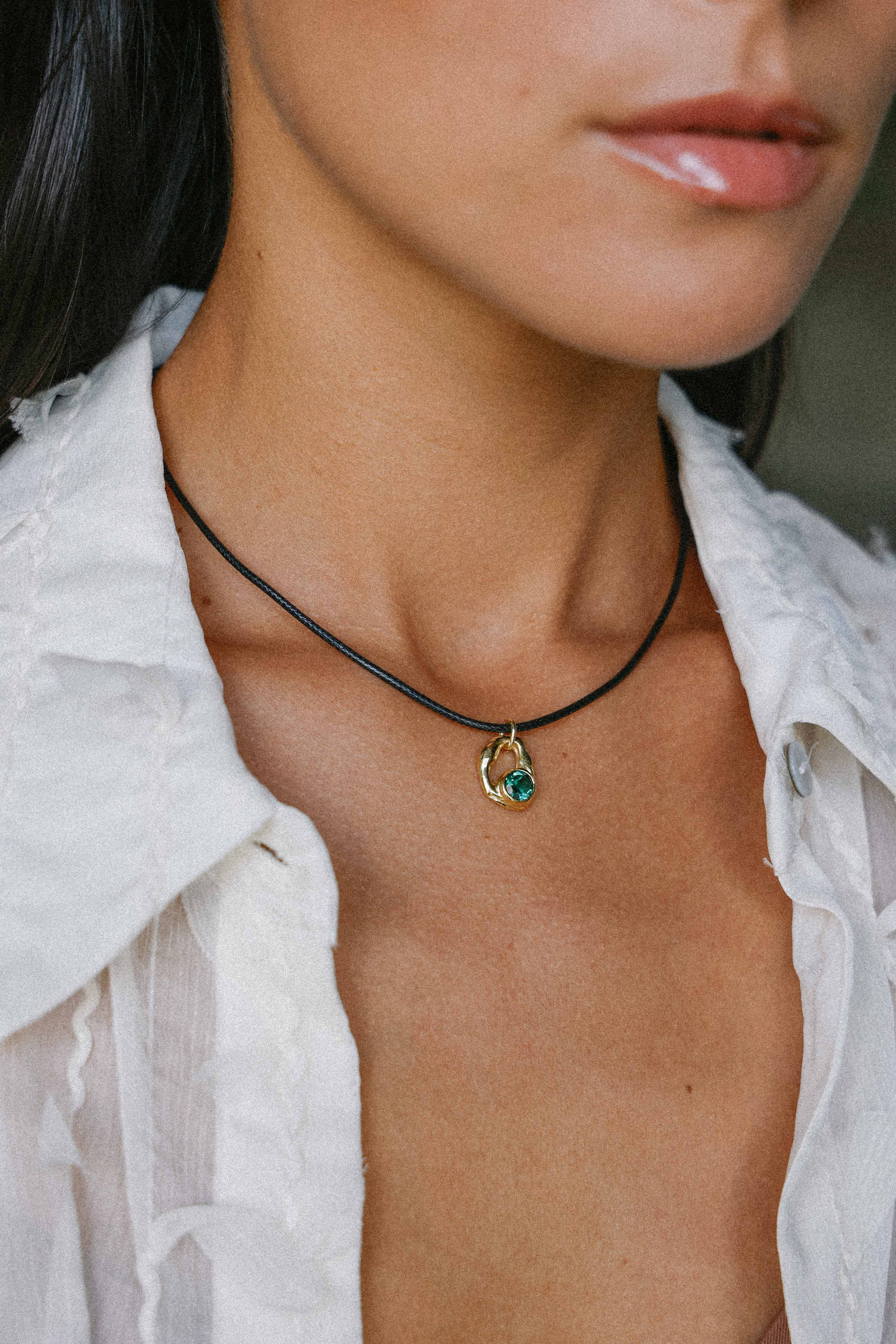 COLLAR SELES DE ORO Y CUARZO VERDE