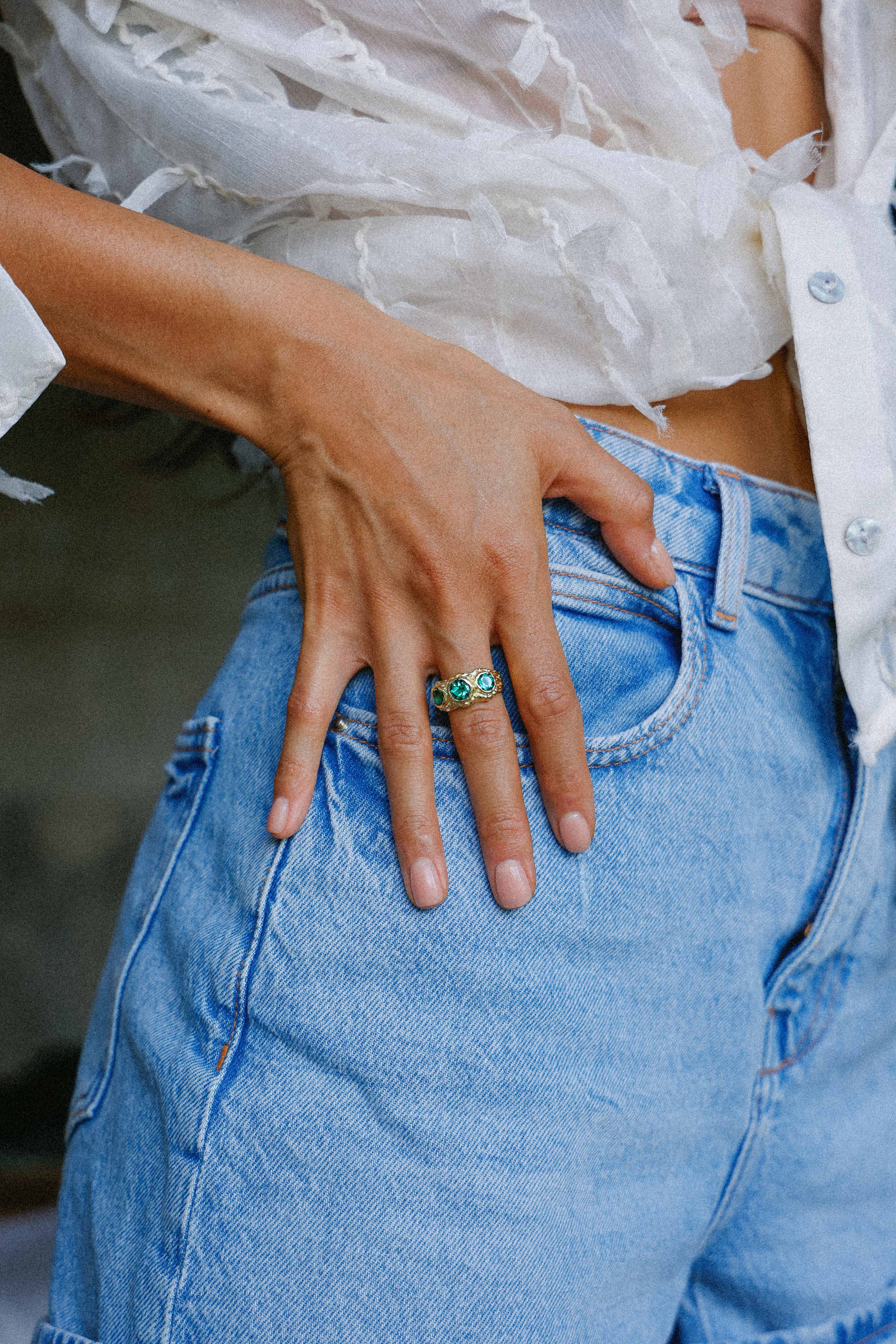 ANILLO SOLENE ORO Y CUARZOS VERDES