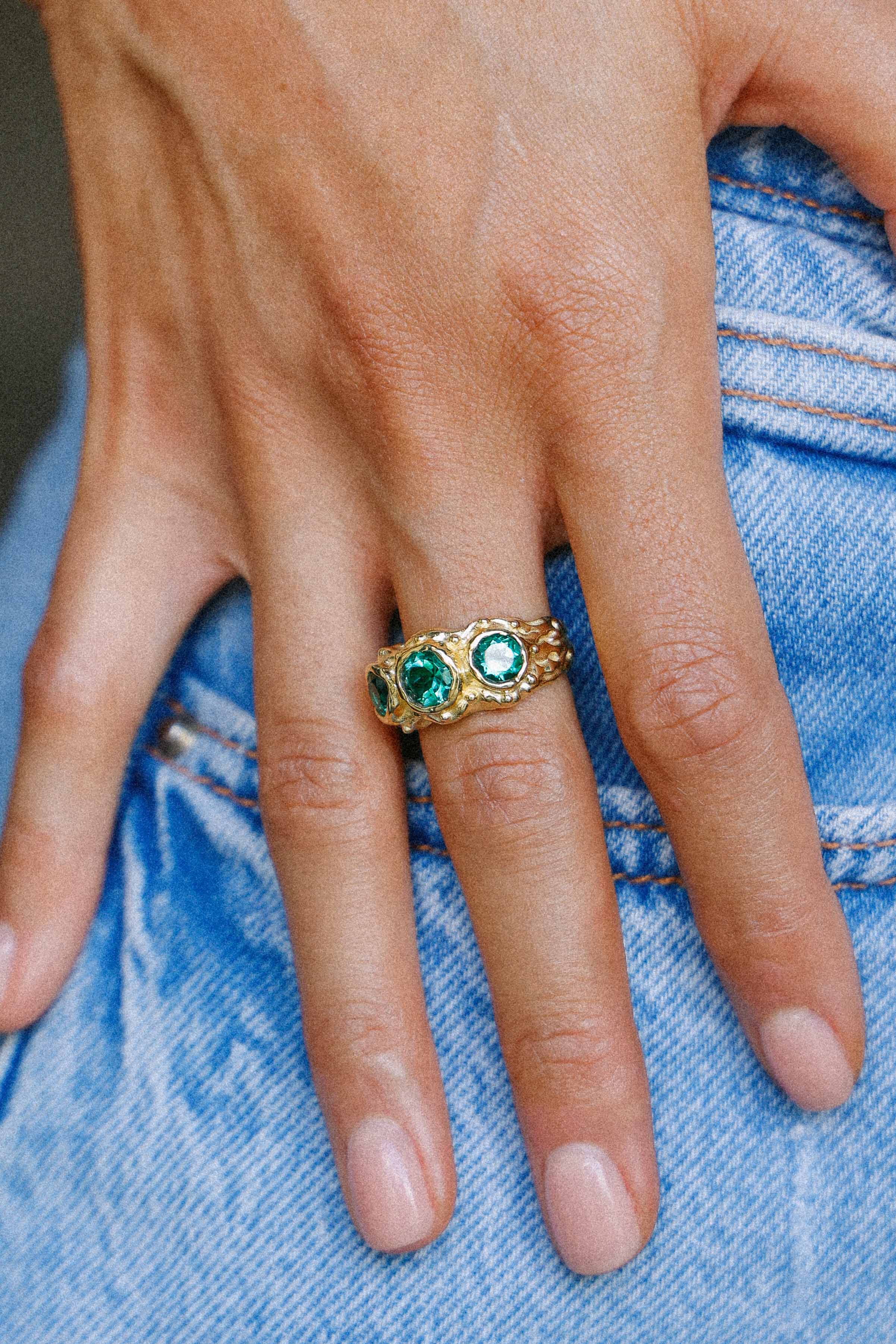 ANILLO SOLENE ORO Y CUARZOS VERDES