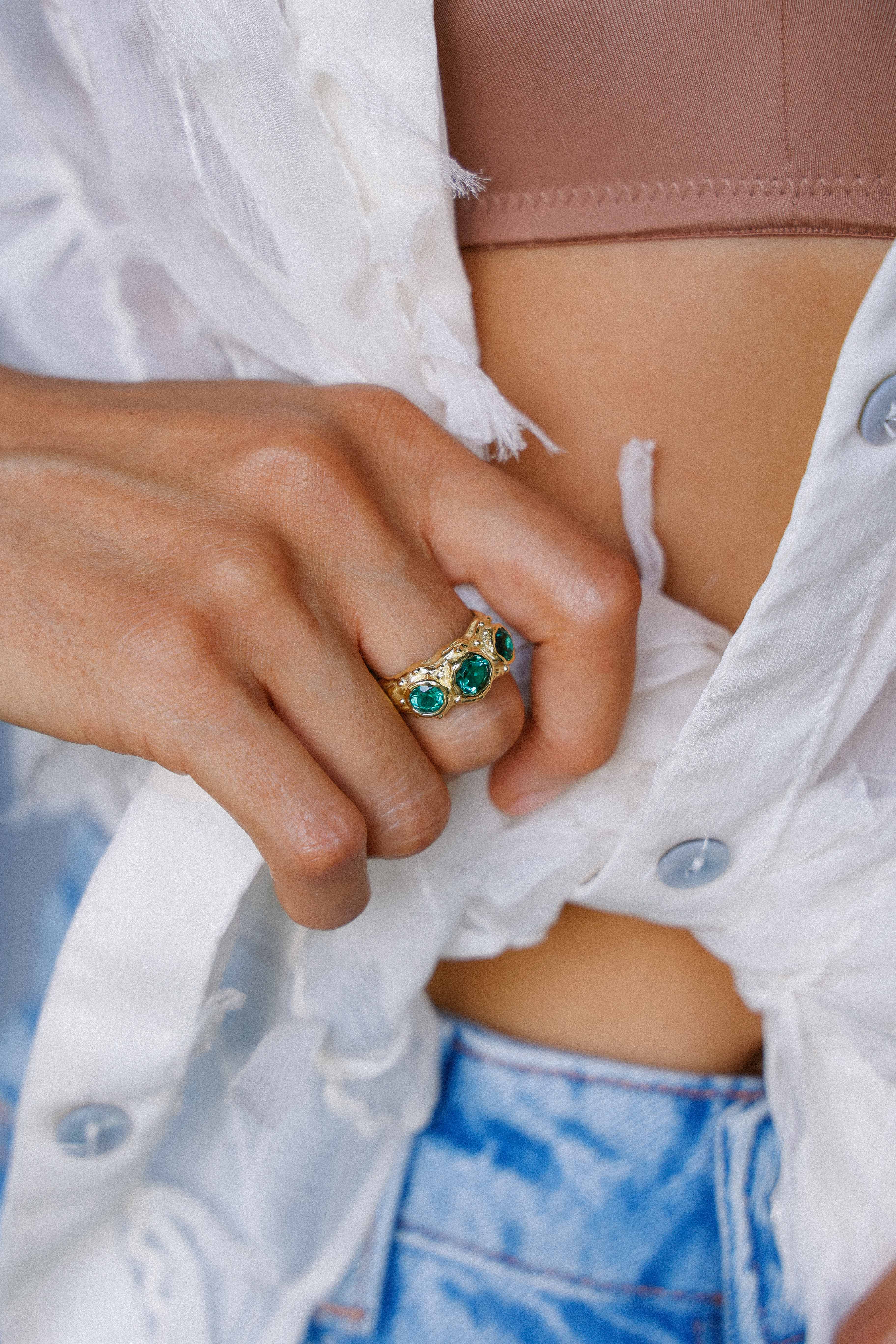 ANILLO SOLENE ORO Y CUARZOS VERDES