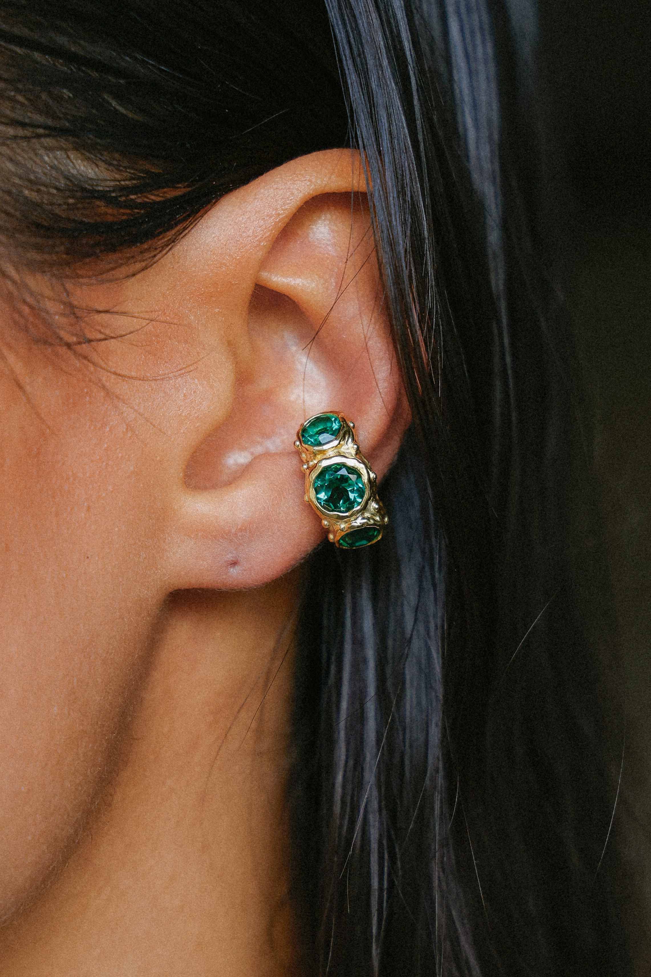 ARO EARCUFF SOLENE ORO Y CUARZO VERDE