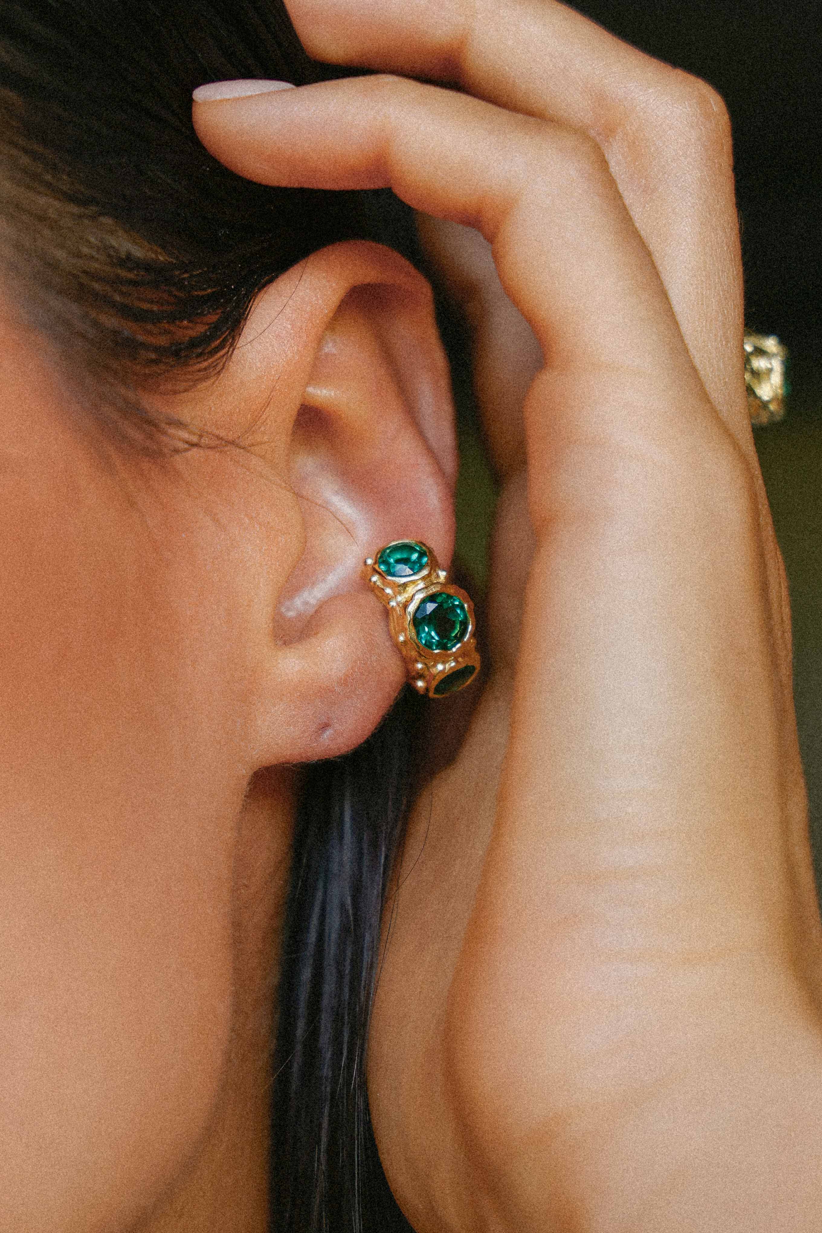 ARO EARCUFF SOLENE ORO Y CUARZO VERDE