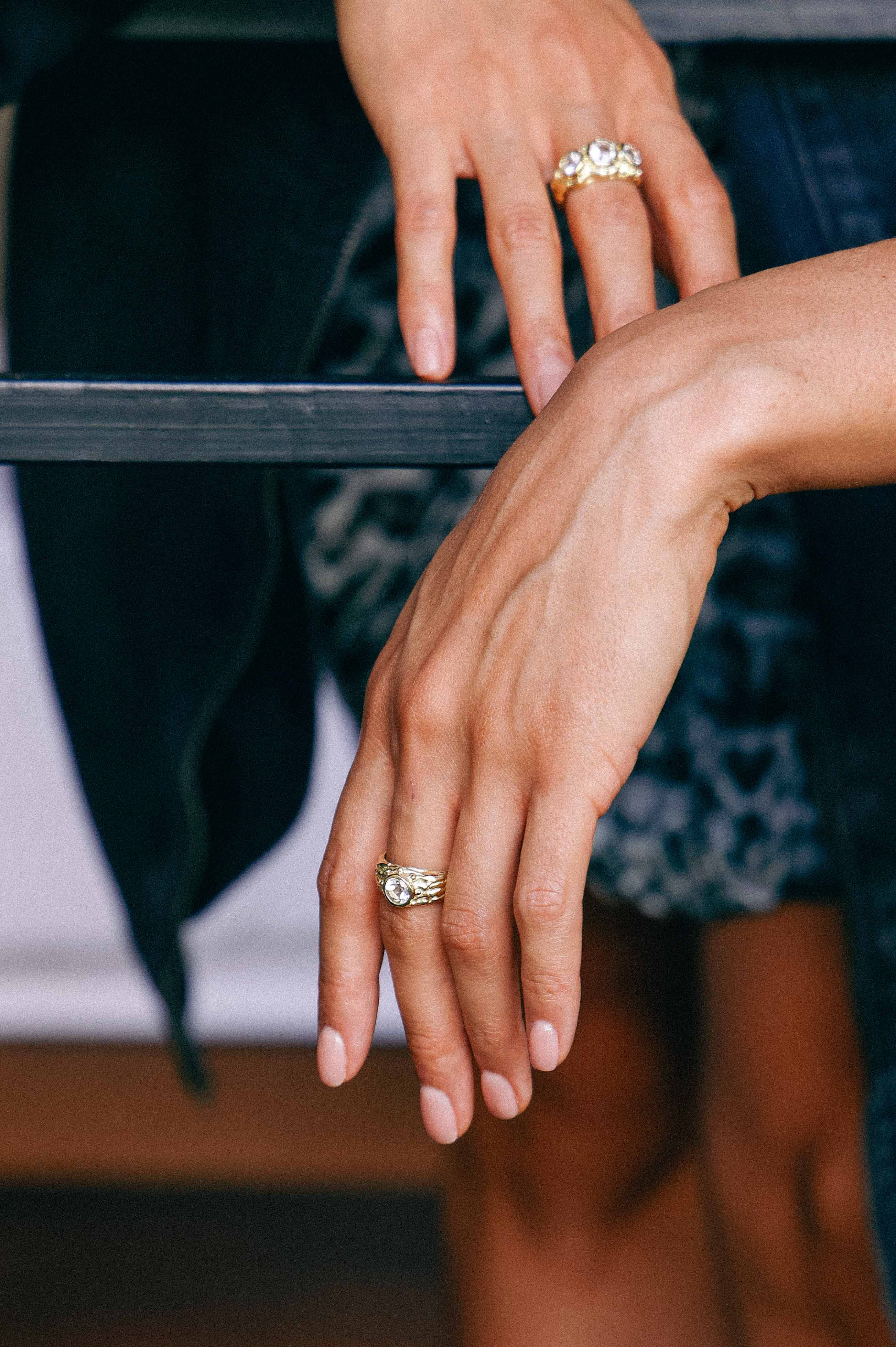 ANILLO SELES ORO Y TOPACIO BLANCO