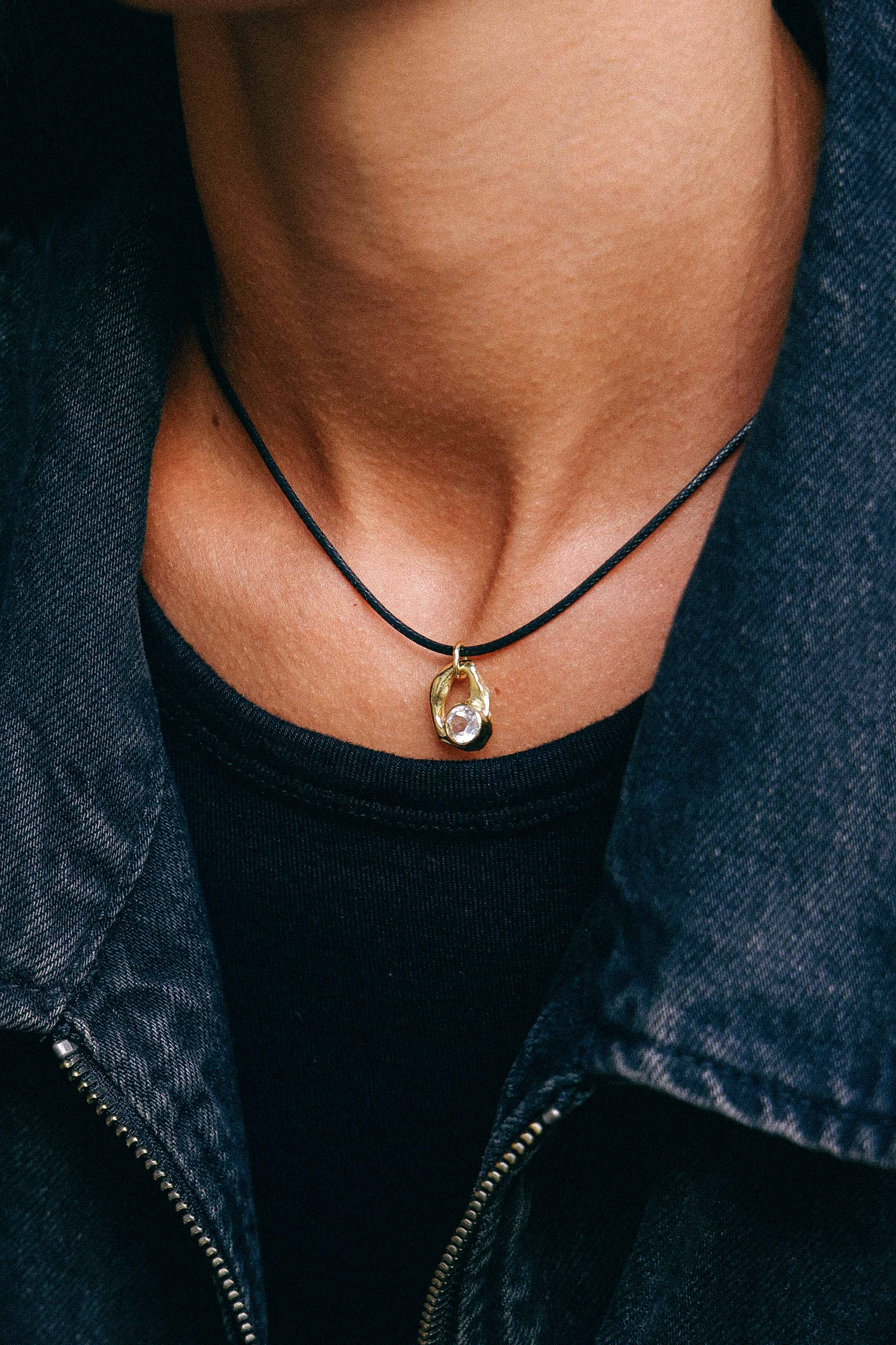 COLLAR SELES ORO Y TOPACIO BLANCO