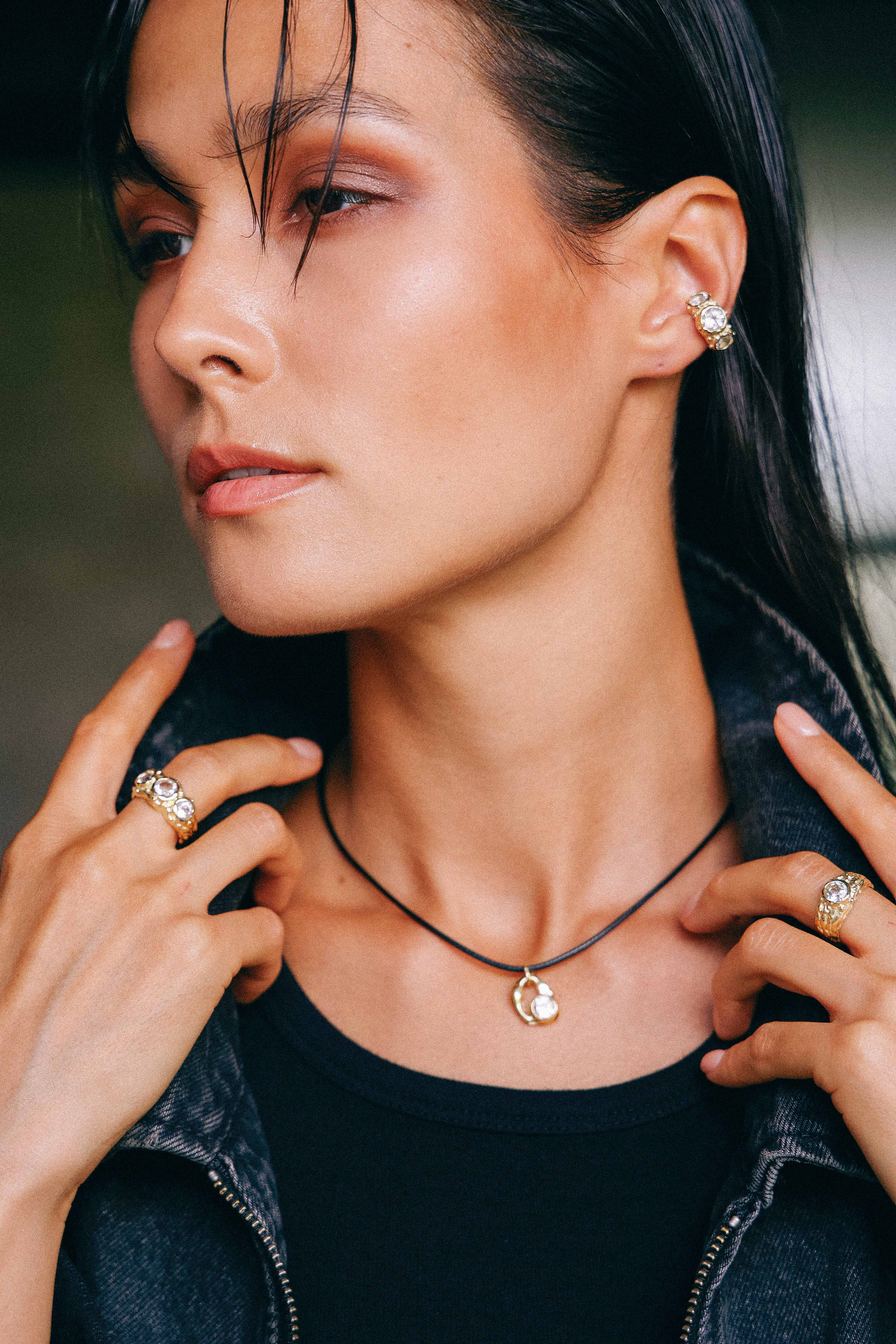 COLLAR SELES ORO Y TOPACIO BLANCO