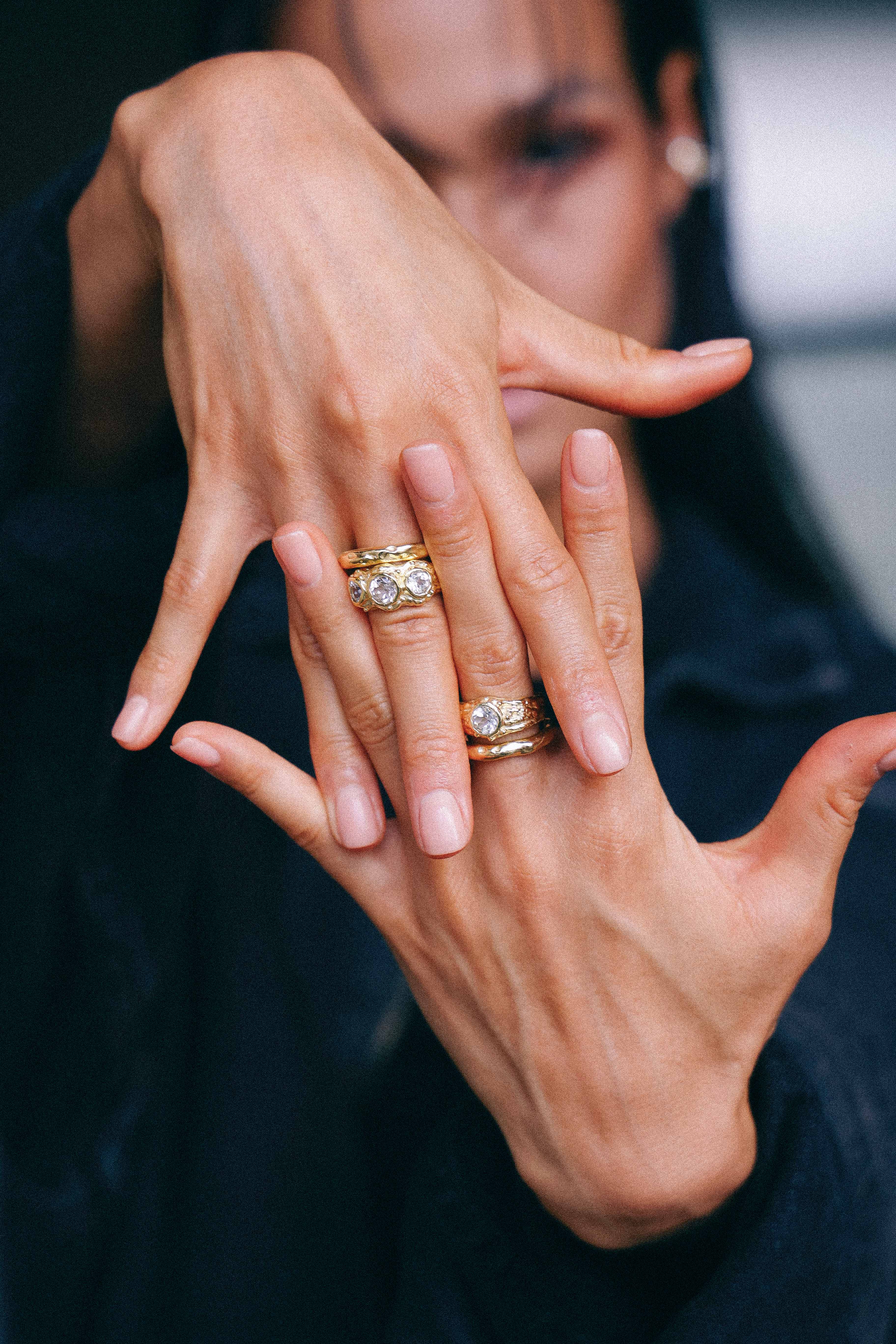 ANILLO SELES ORO Y TOPACIO BLANCO
