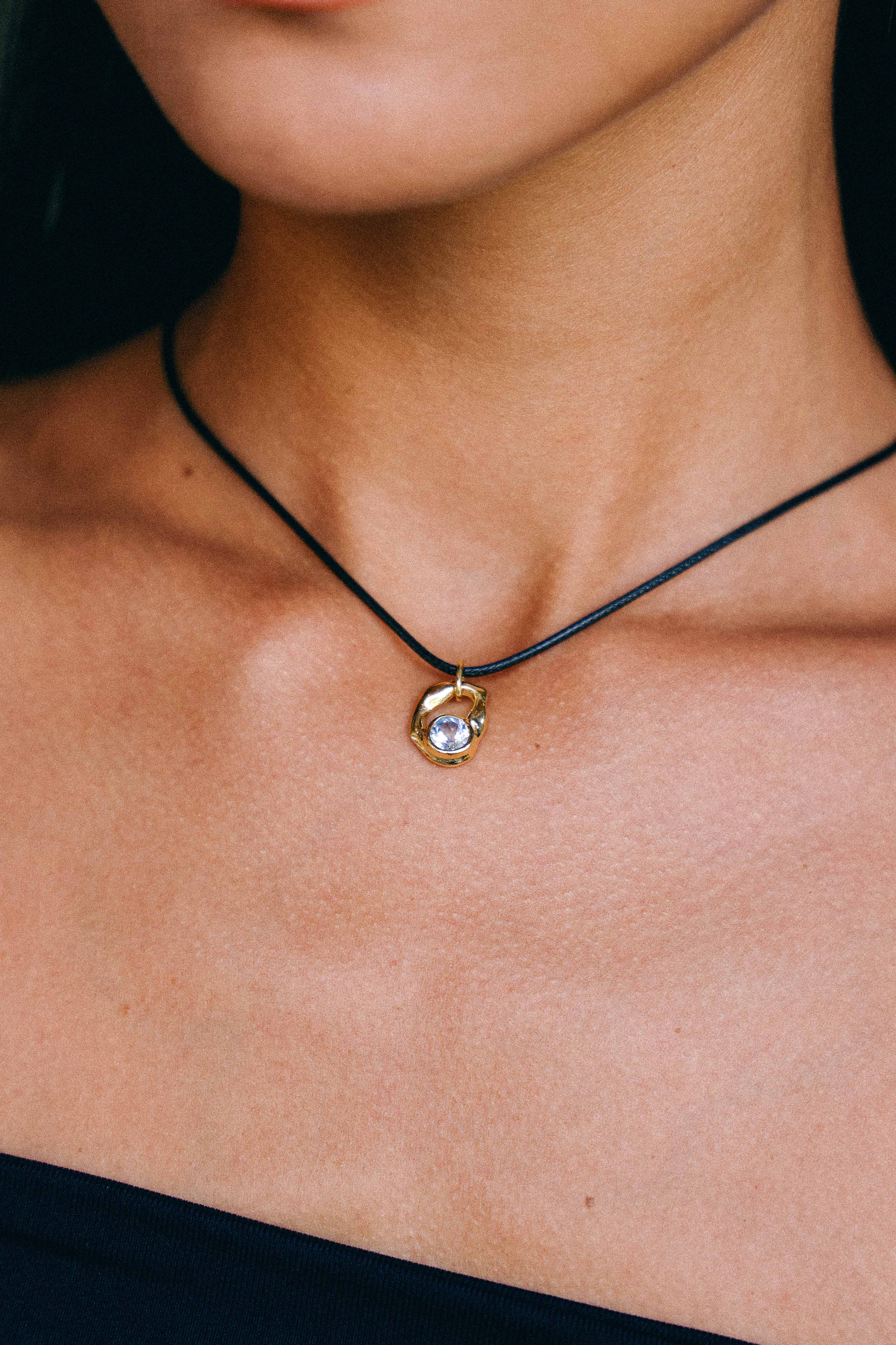 COLLAR SELES ORO Y TOPACIO CELESTE