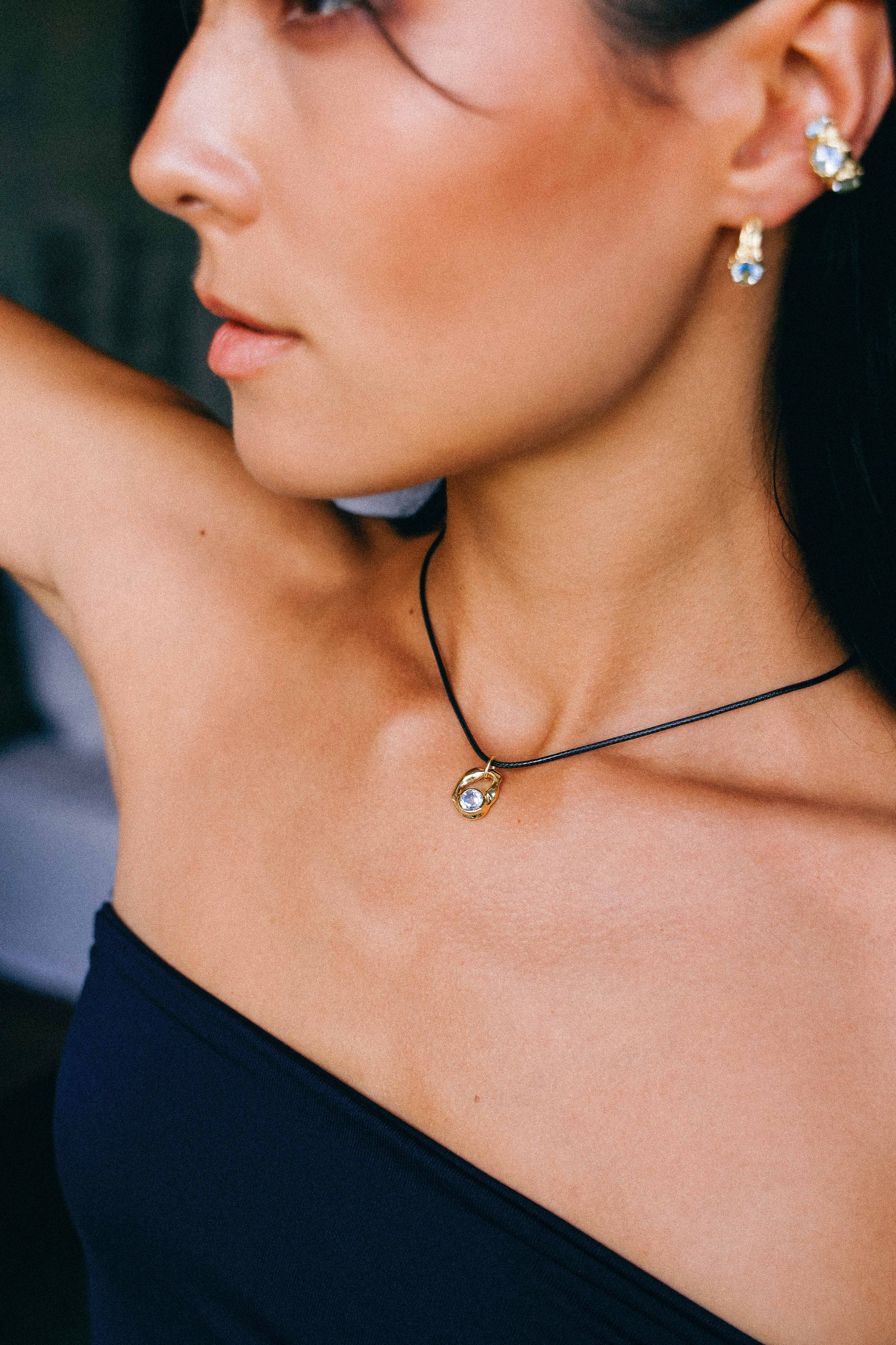 COLLAR SELES ORO Y TOPACIO CELESTE