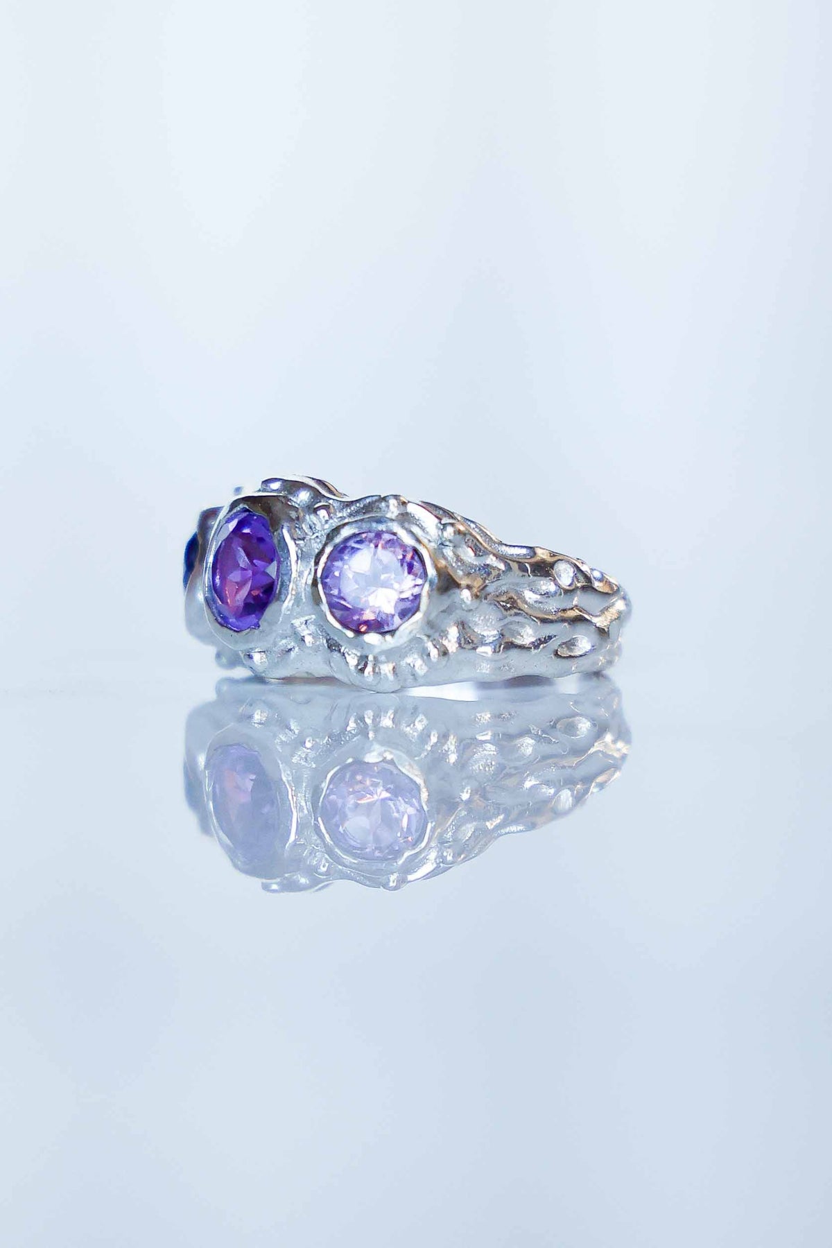 ANILLO SOLENE DE PLATA Y AMATISTAS