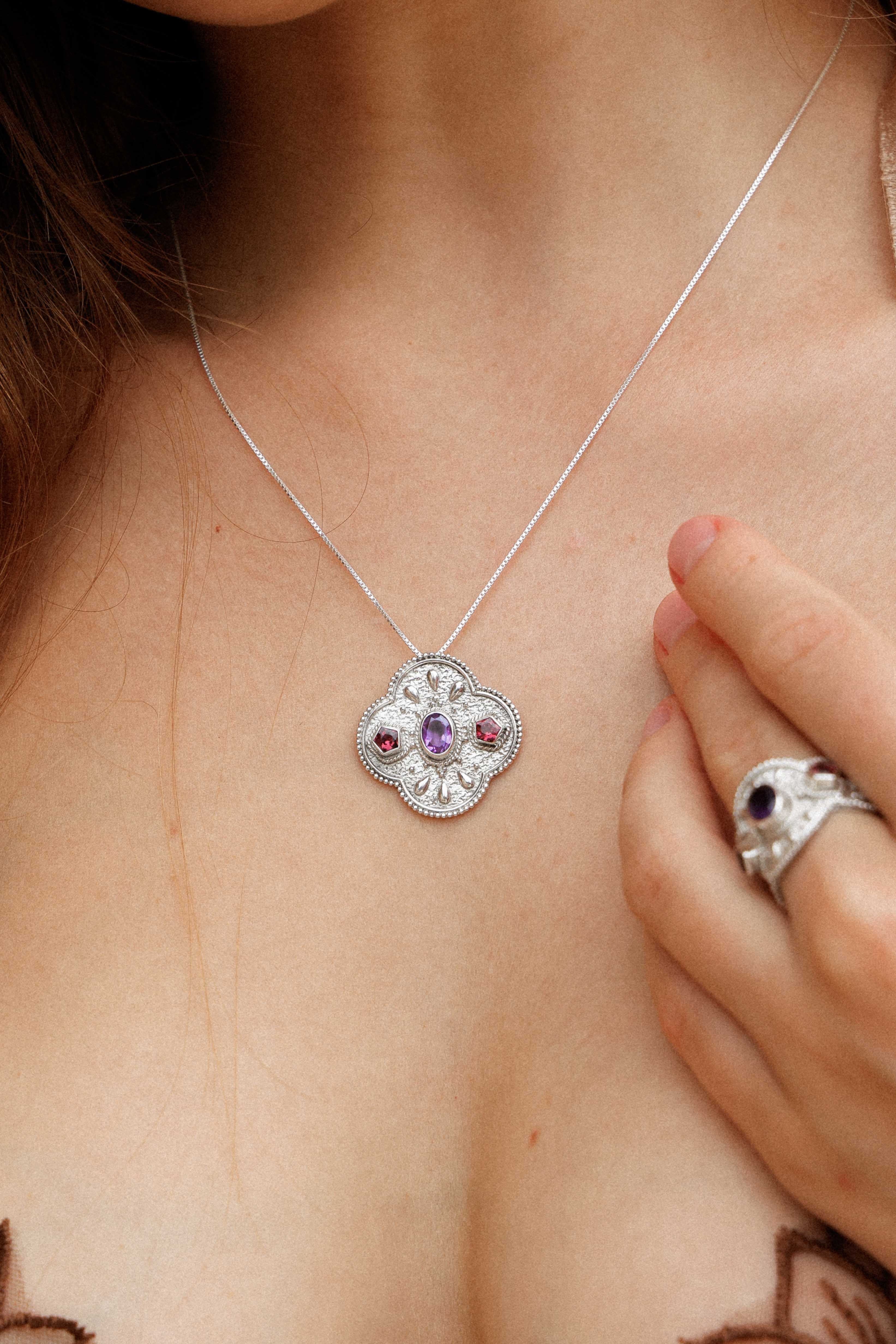 COLLAR PAULETTE AMATISTA
