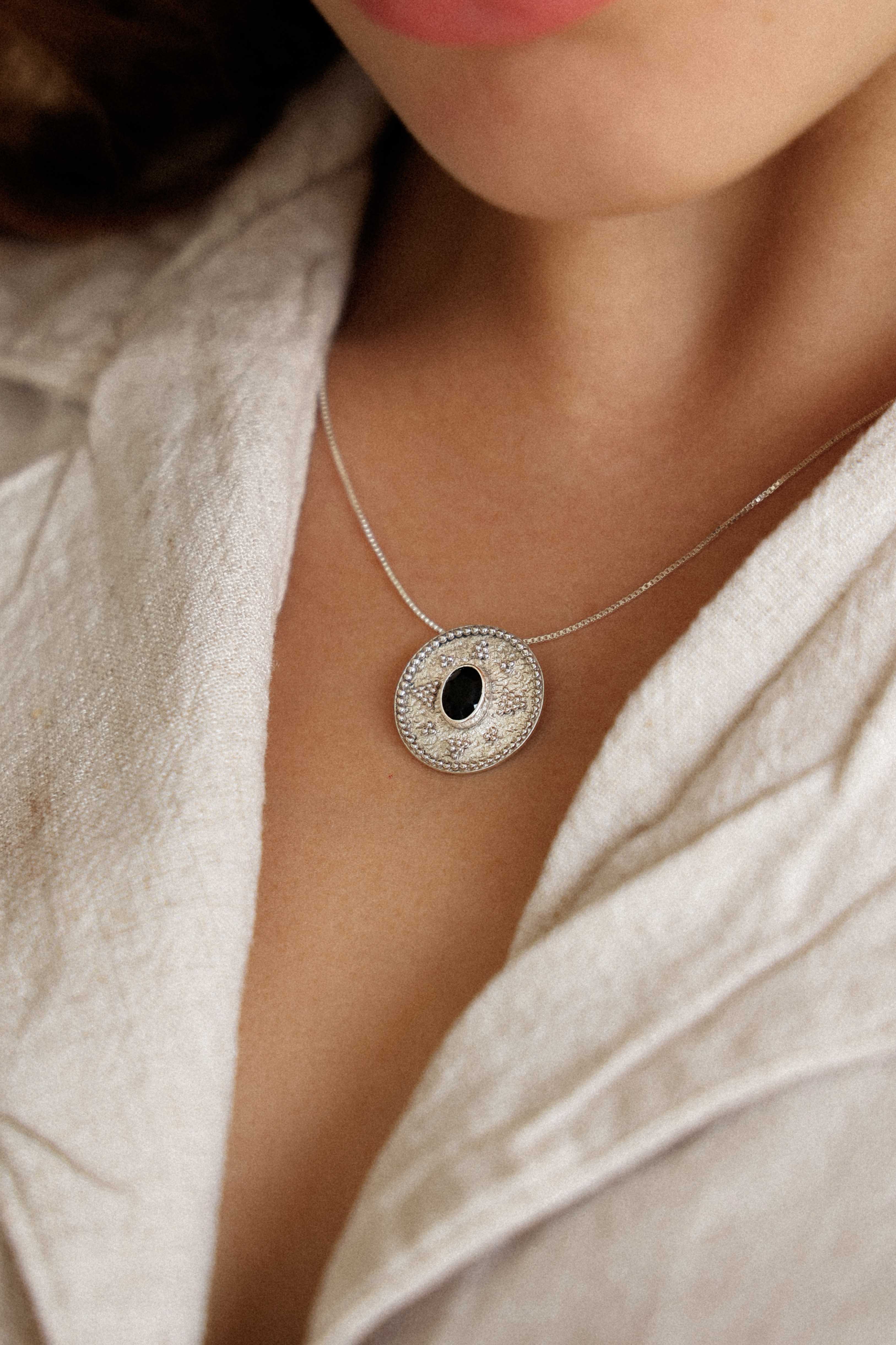 COLLAR OMU ONIX