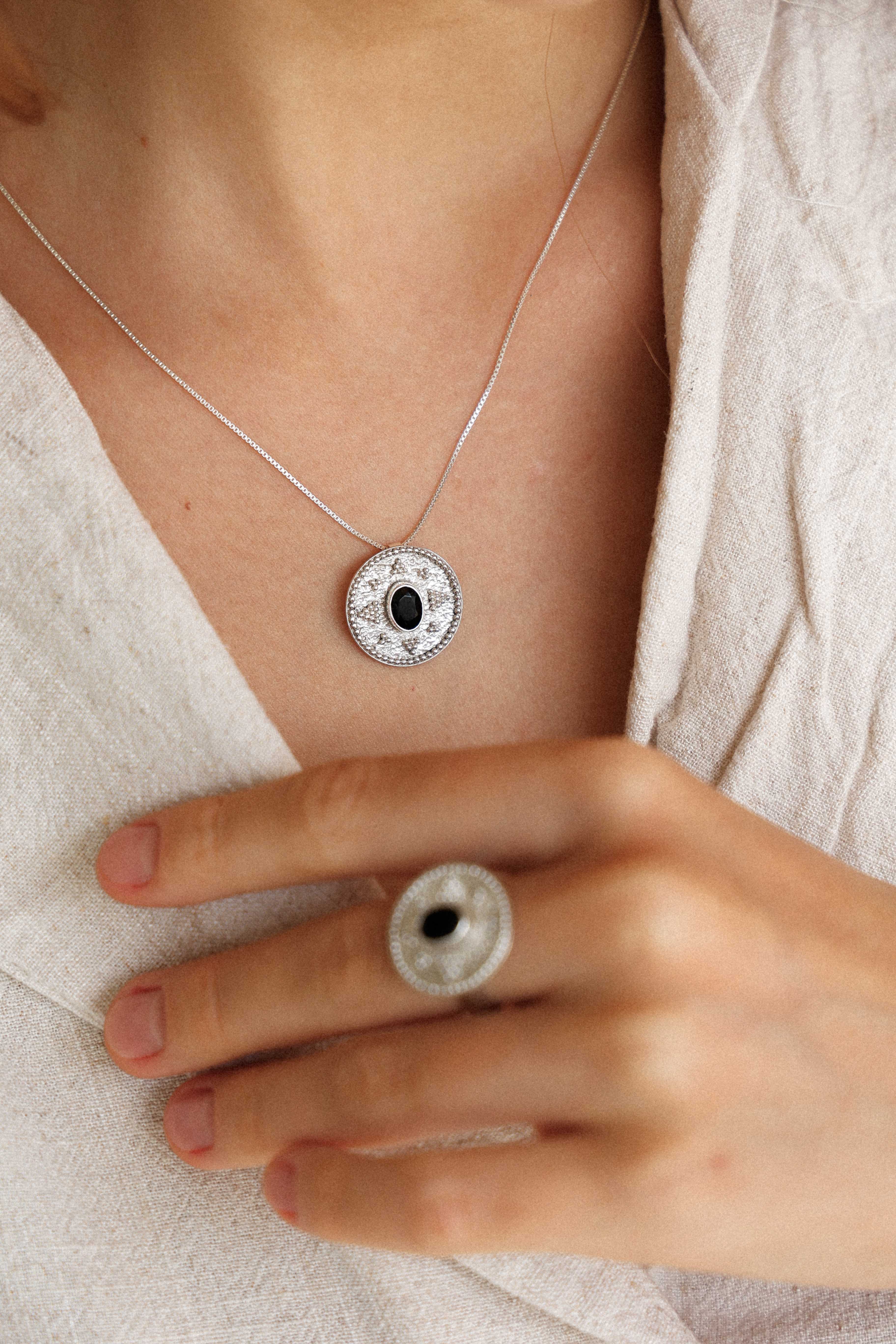 COLLAR OMU ONIX