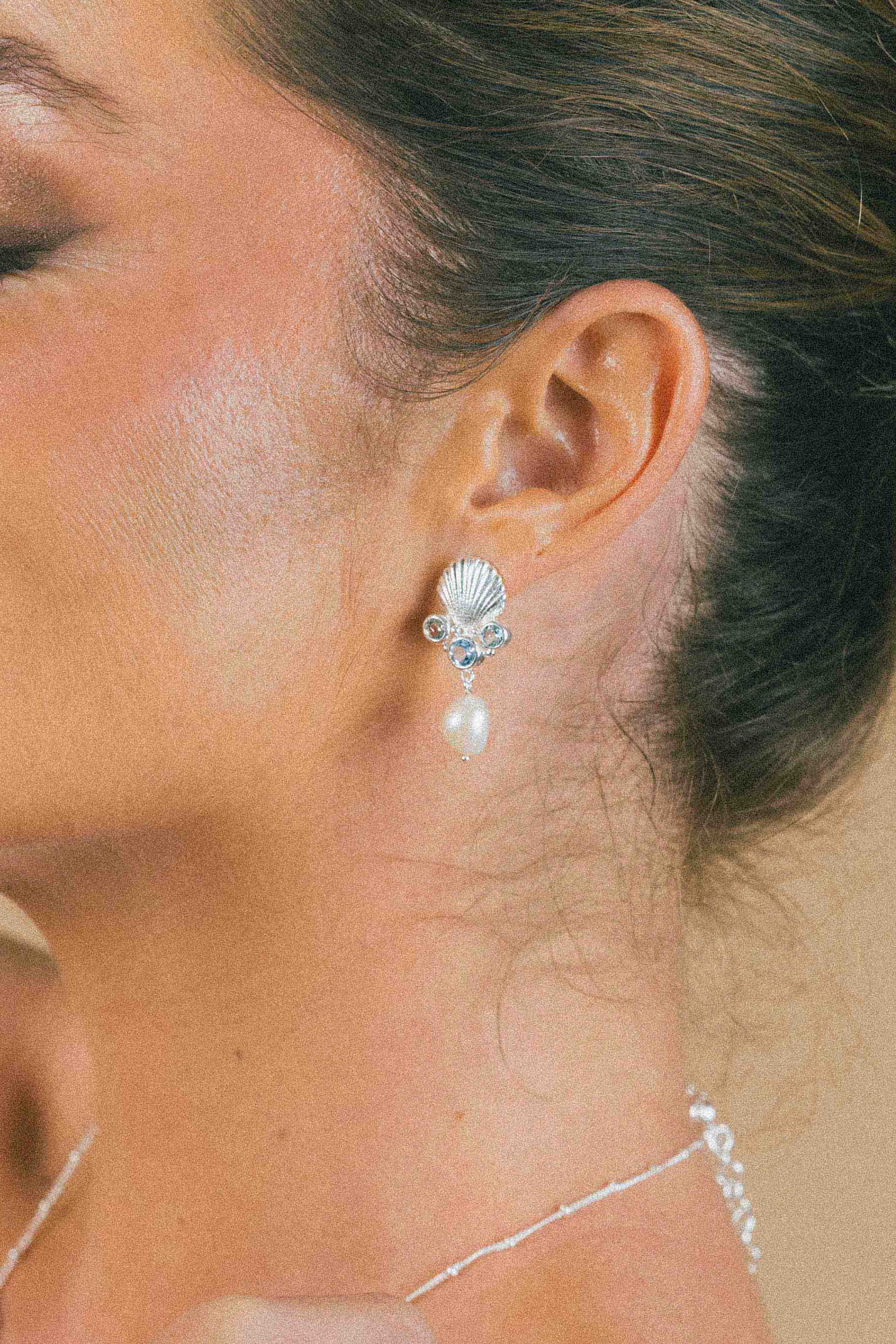 AROS CONMIISANKA DE PLATA DE TOPACIO BLANCO Y CELESTE