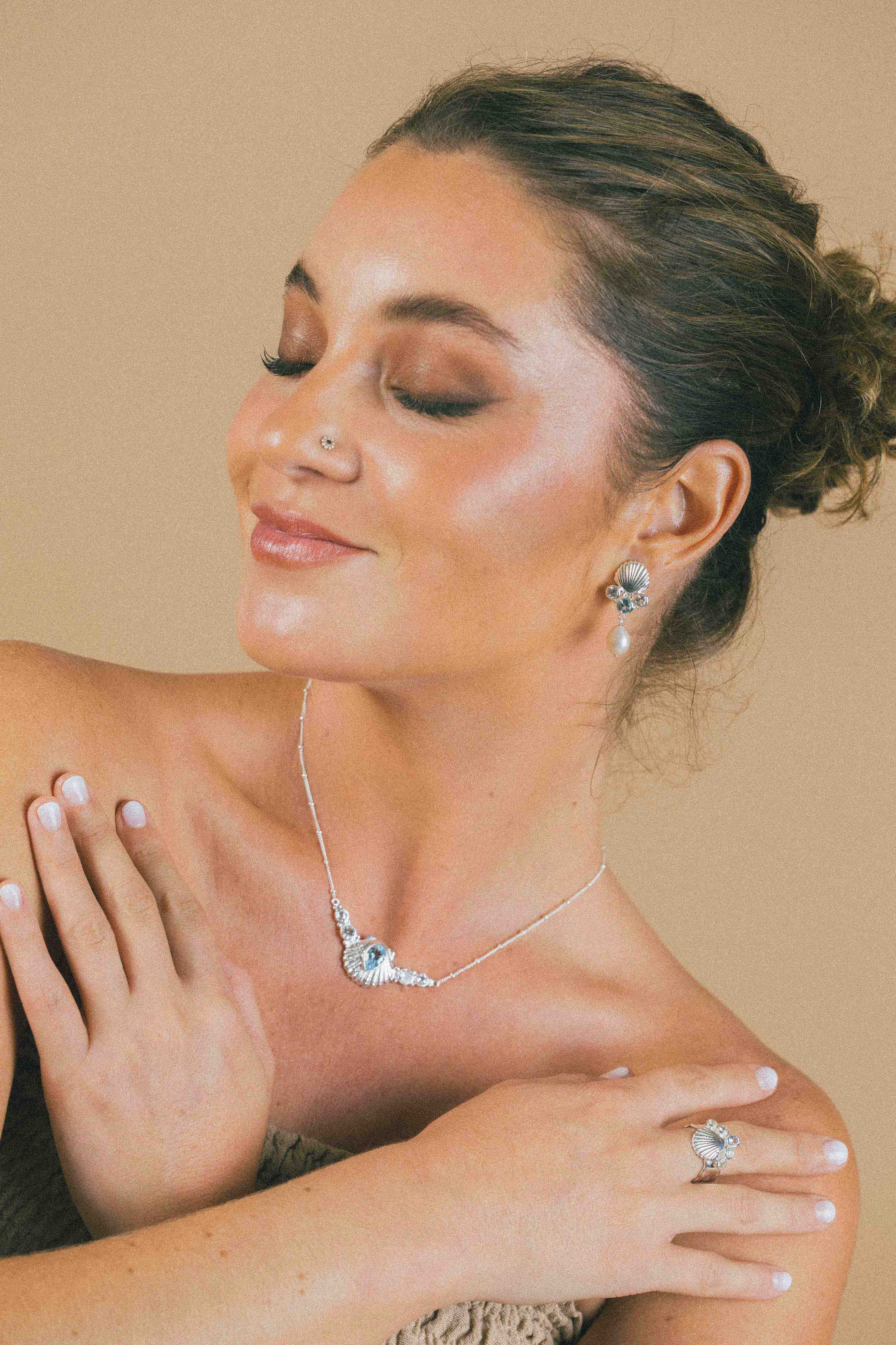 ANILLO CONMIISANKA DE PLATA DE TOPACIO BLANCO Y CELESTE
