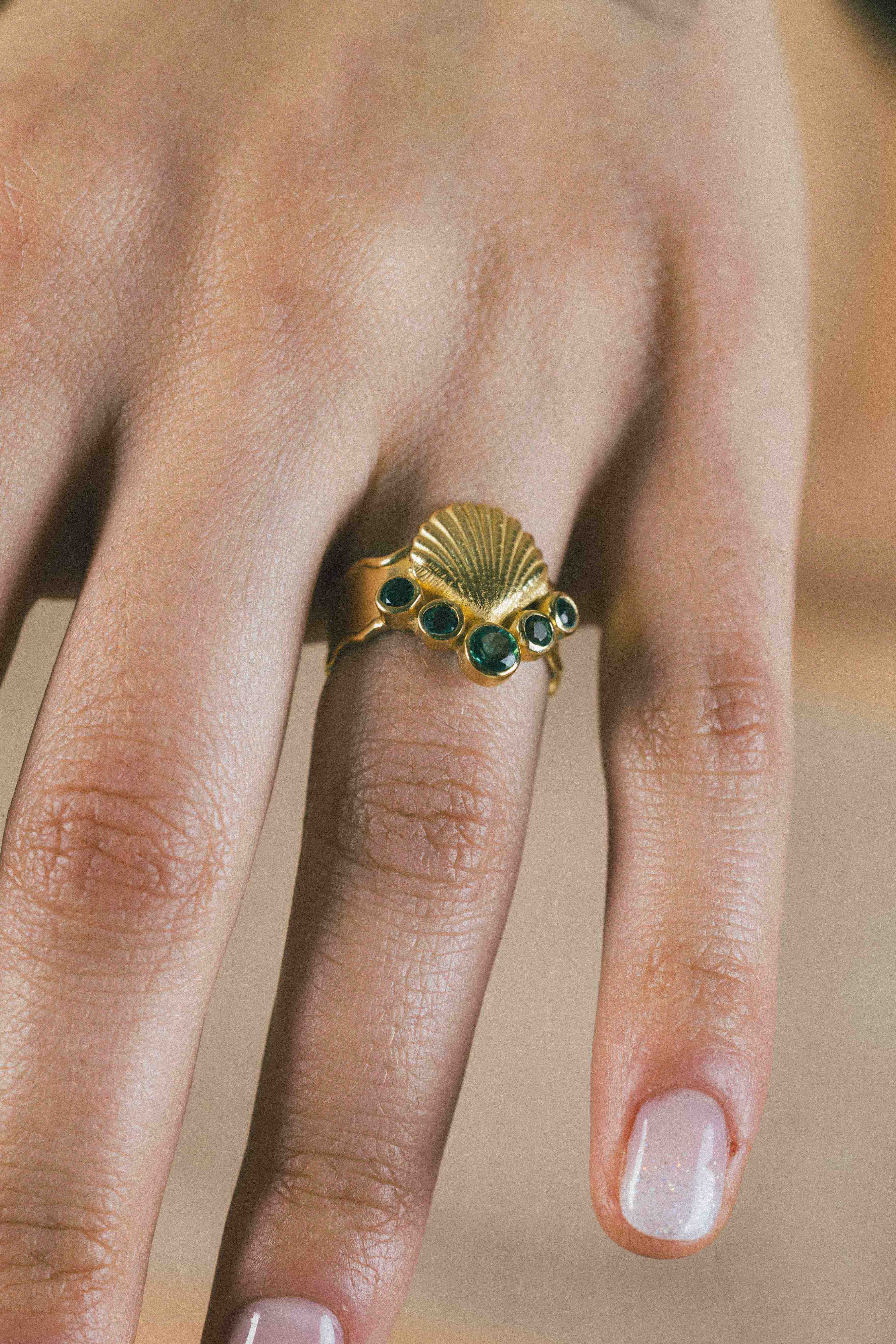 ANILLO CONMIISANKA GOLD DE CUARZO VERDE