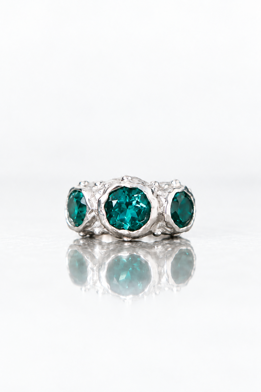 ARO EARCUFF SOLENE DE PLATA Y CUARZO VERDE