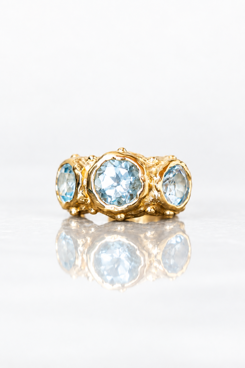 ARO EARCUFF SOLENE ORO Y TOPACIO CELESTE