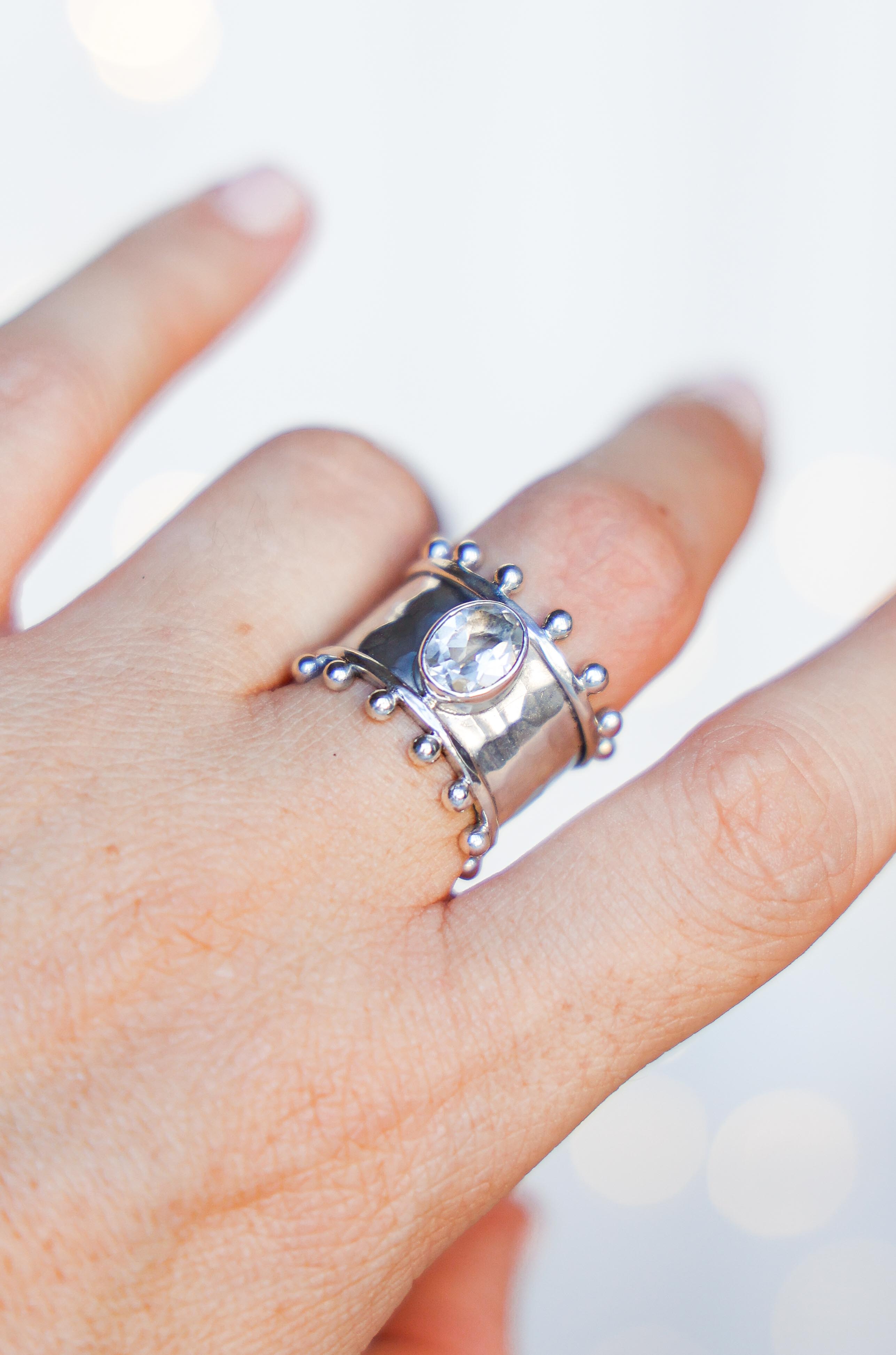 ANILLO ÉTER DE PLATA Y TOPACIO BLANCO