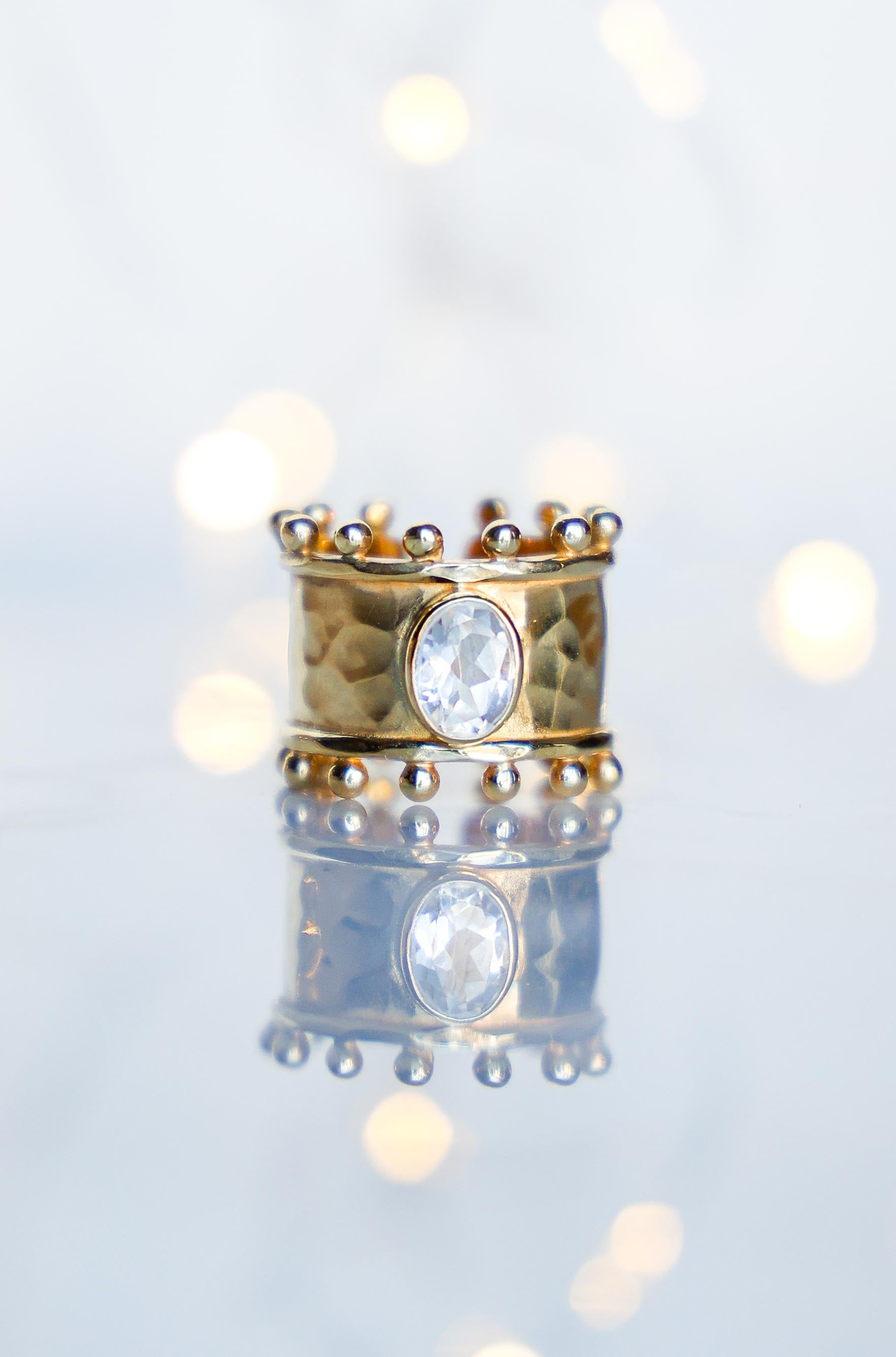 ANILLO ÉTER GOLD Y TOPACIO BLANCO