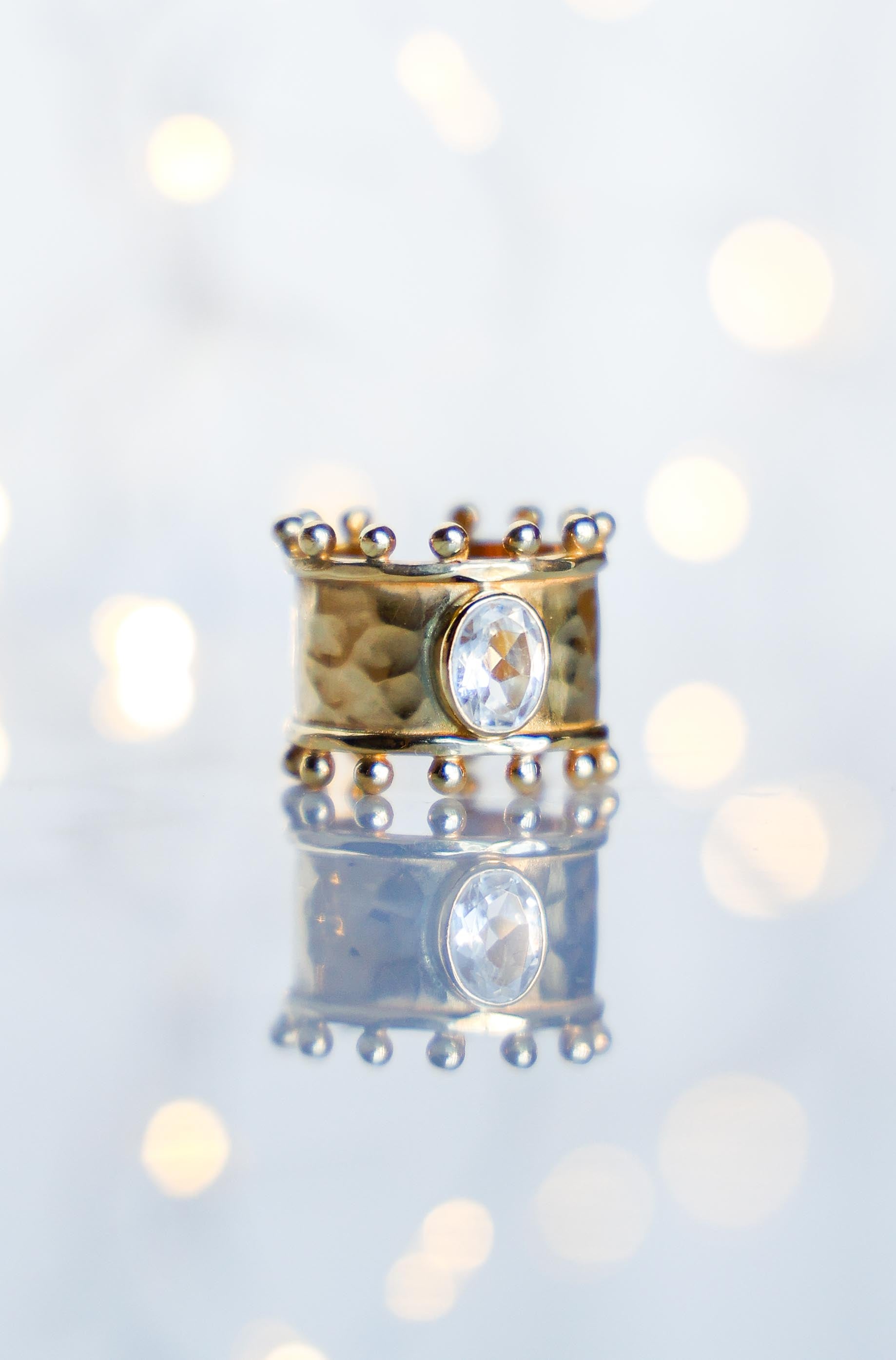 ANILLO ÉTER GOLD Y TOPACIO BLANCO
