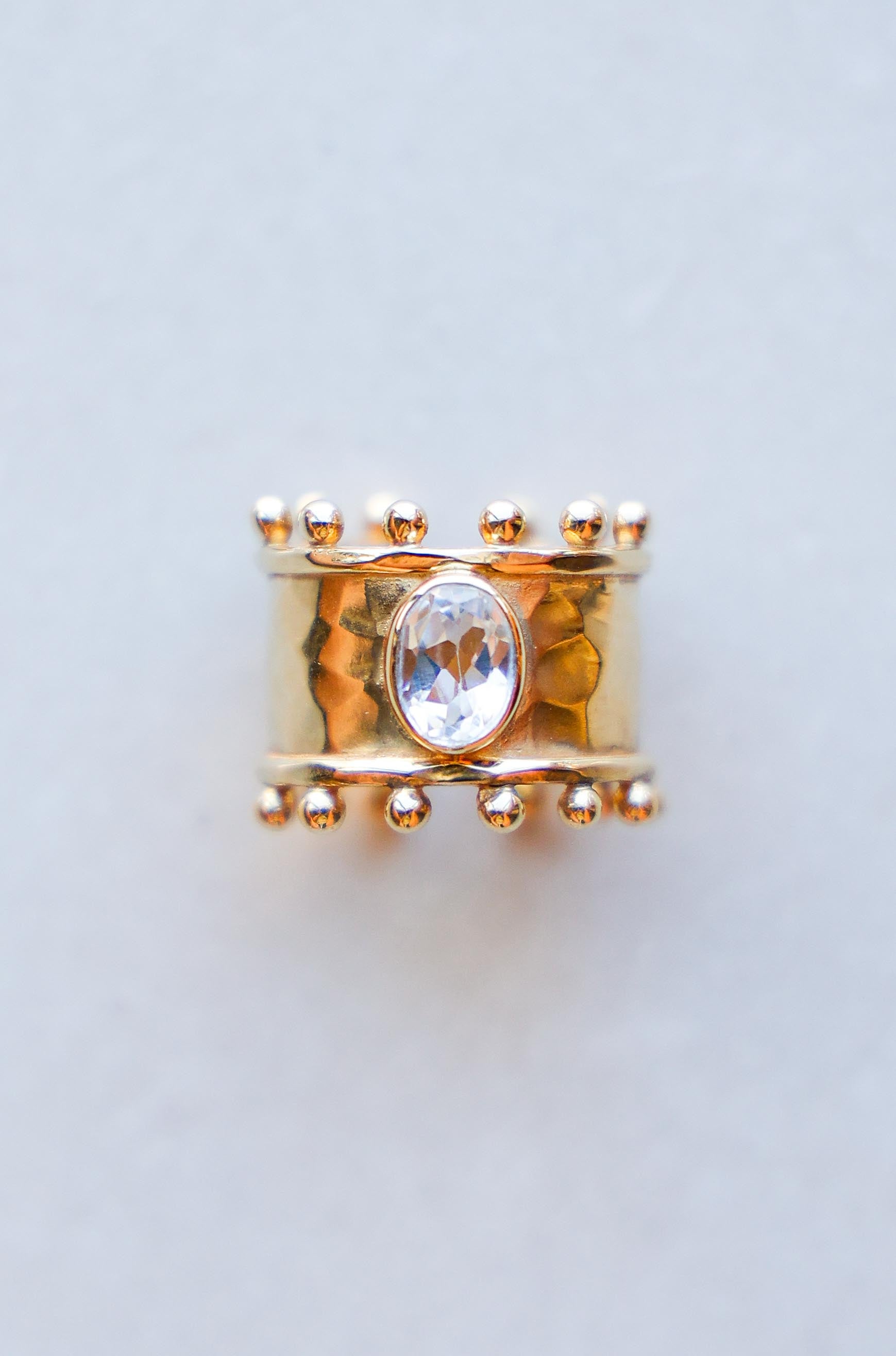 ANILLO ÉTER GOLD Y TOPACIO BLANCO