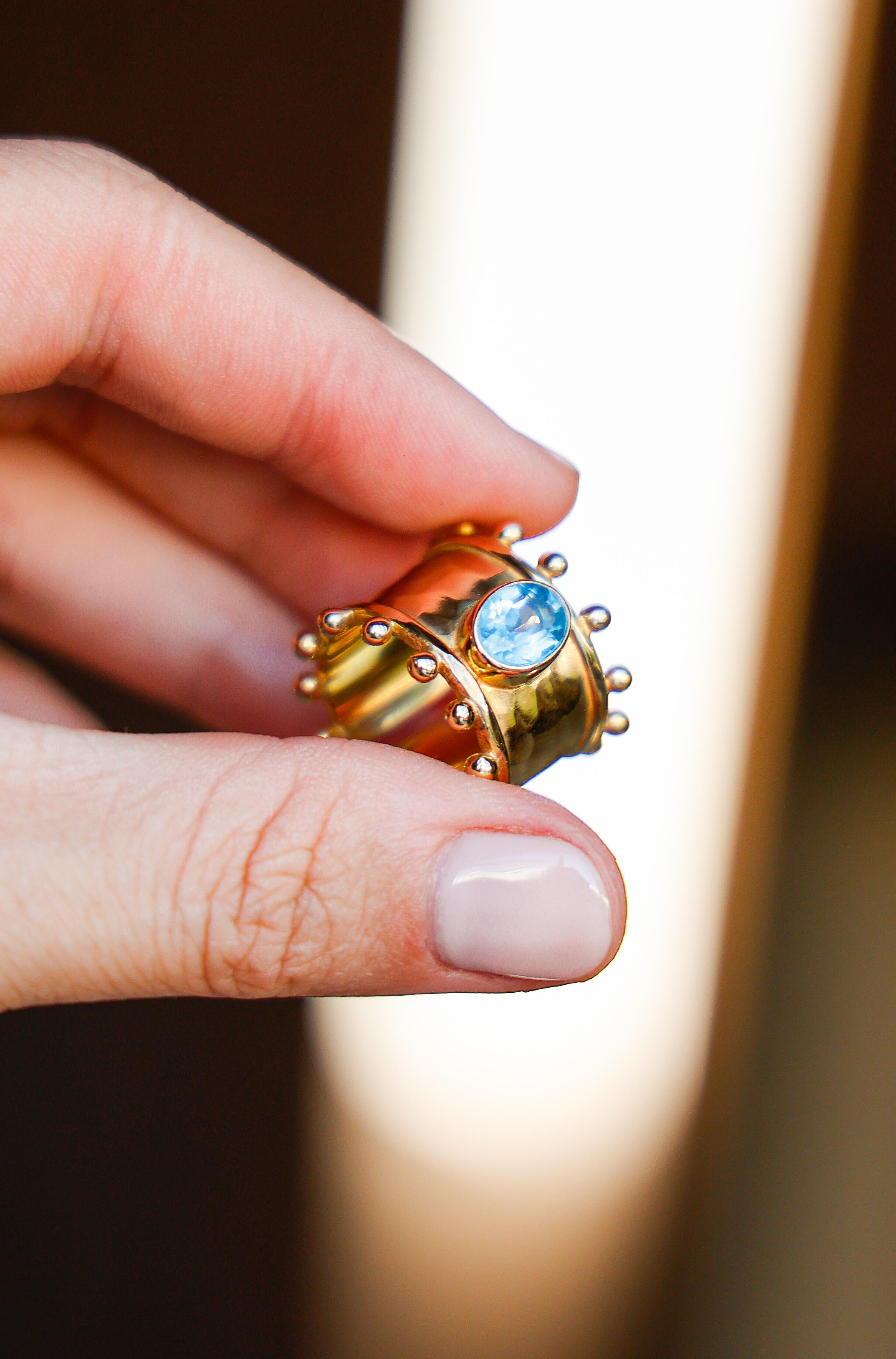 ANILLO ETER GOLD Y SWISS TOPACIO CELESTE