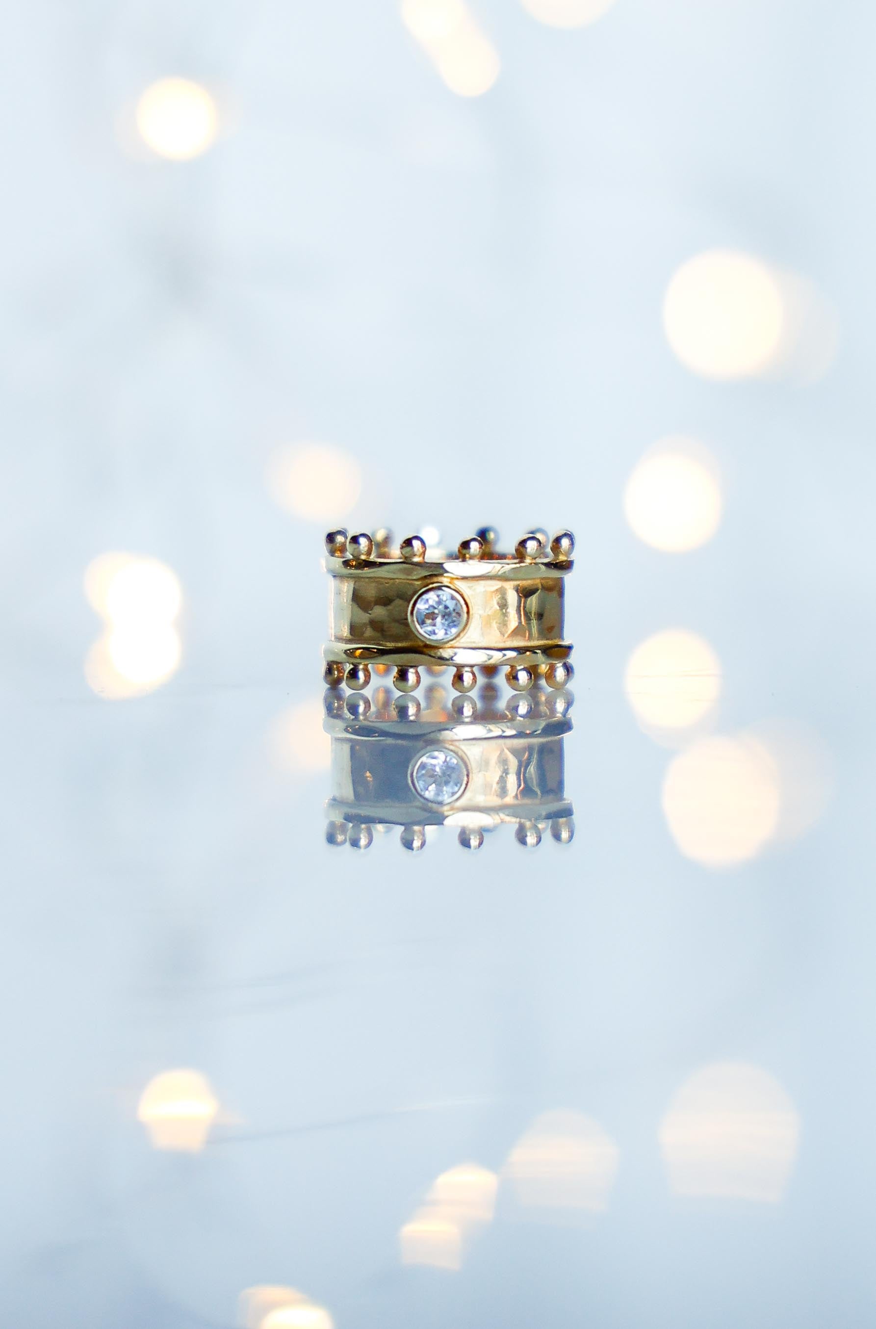 ARO EARCUFF ÉTER GOLD Y TOPACIO BLANCO