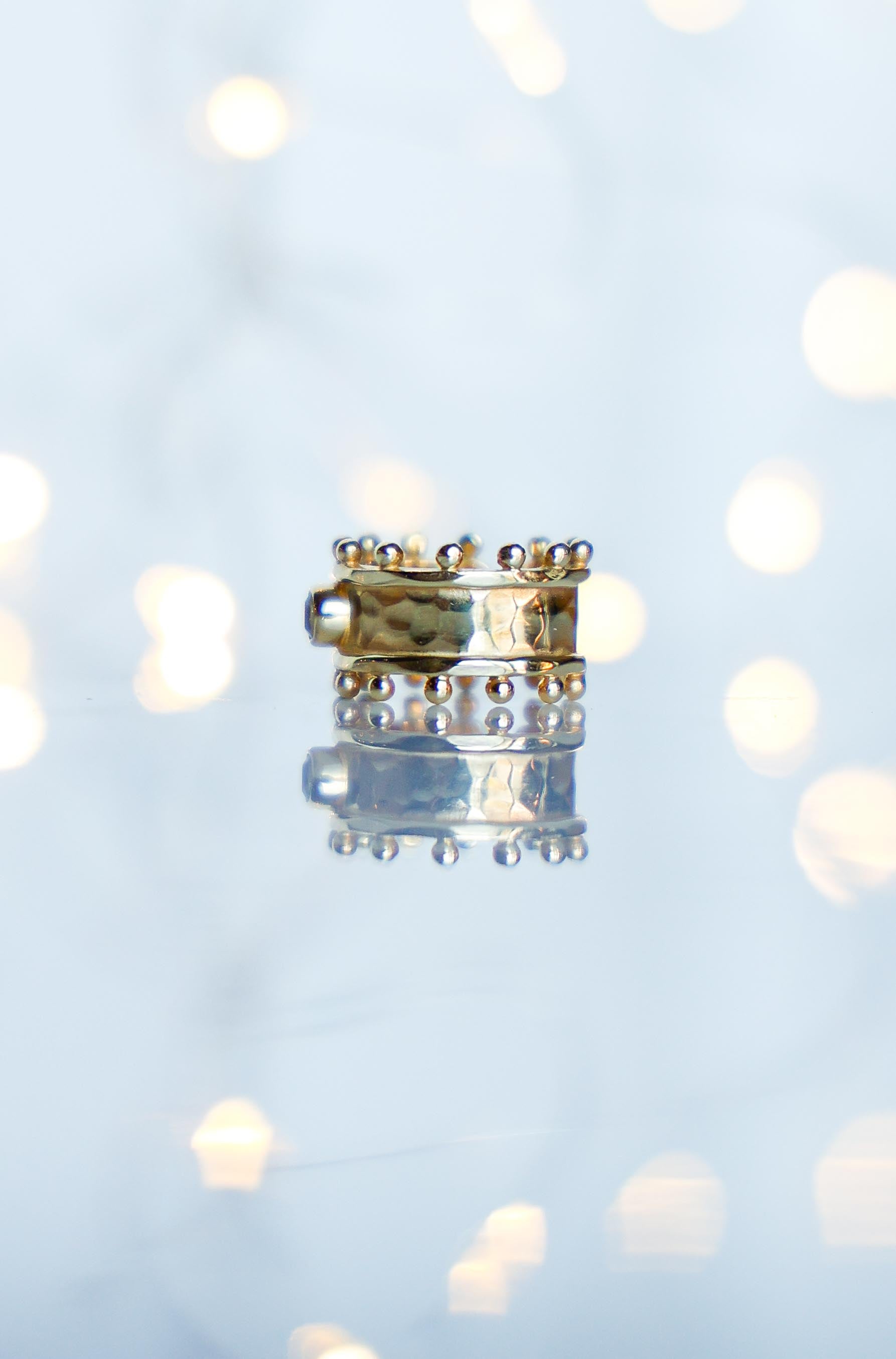 ARO EARCUFF ÉTER GOLD Y TOPACIO BLANCO